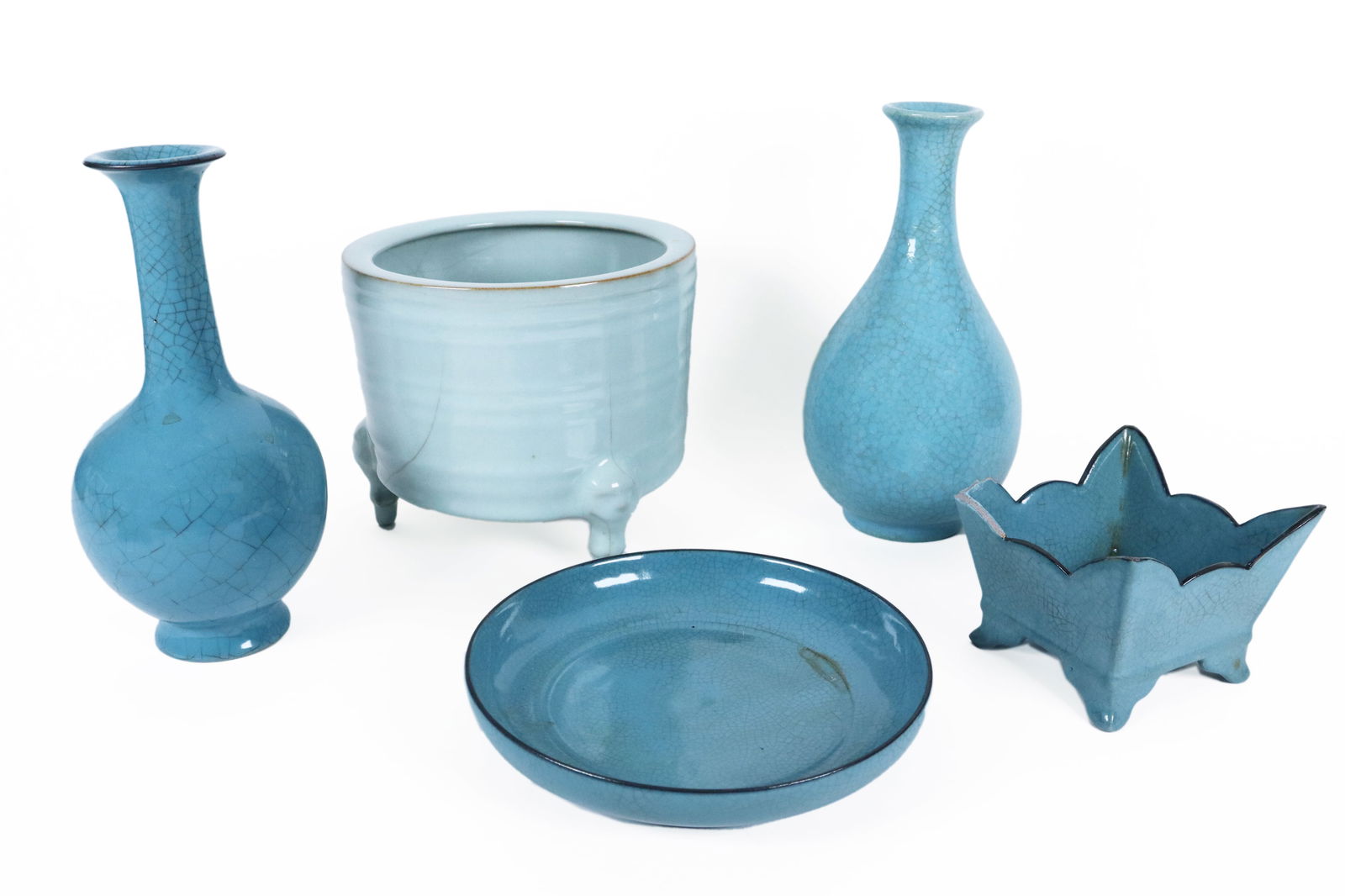 5 pcs Chinese celadon items: 5 pcs Chinese porcelain celadon items. Largest H: 6.5" x W: 7.5." One of the porcelain item has damage. Condition selling it as is.