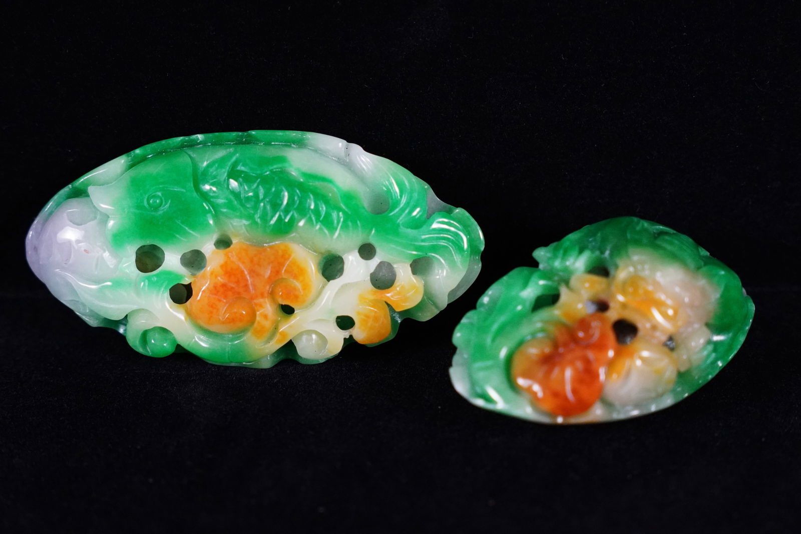 2 pcs Chinese jadeite: 2 pcs Chinese large carved jadeite.