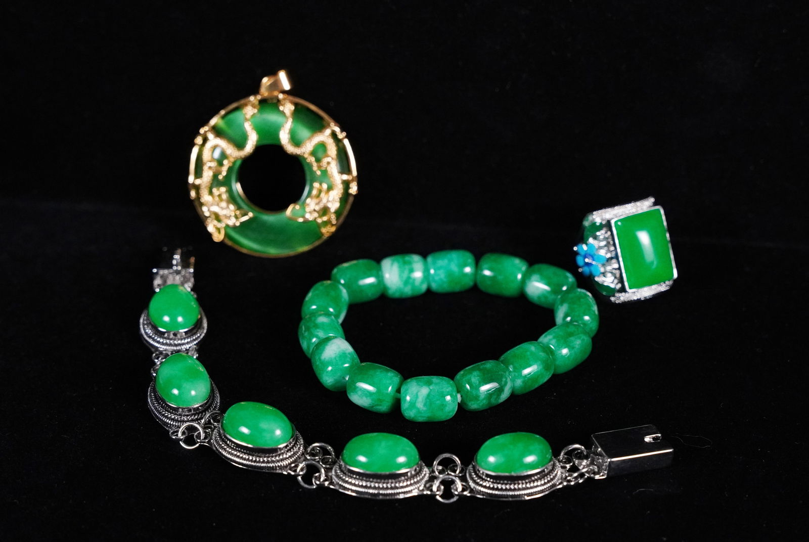 Lots of Chinese stone items (1 of 7)