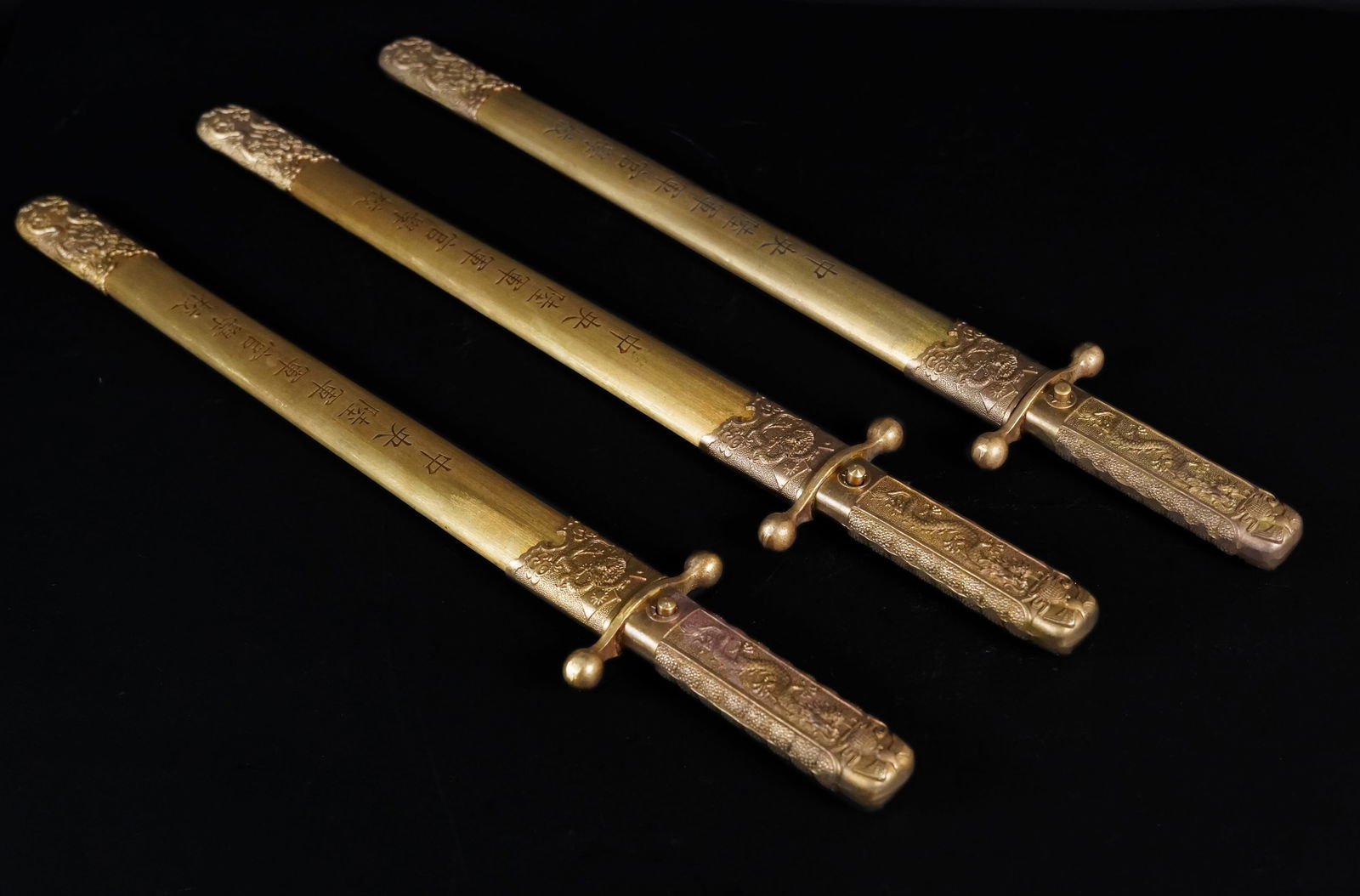 3 Chinese fine dagger (1 of 6)