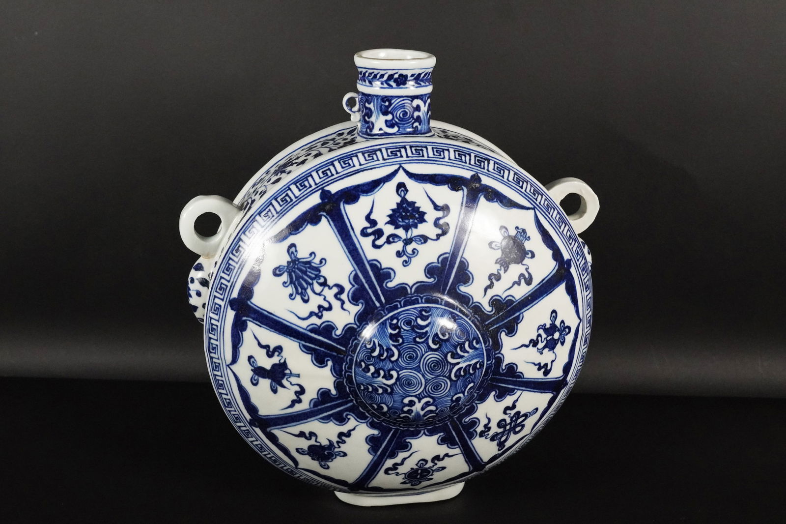Chinese fine b/w heavy flask (1 of 6)