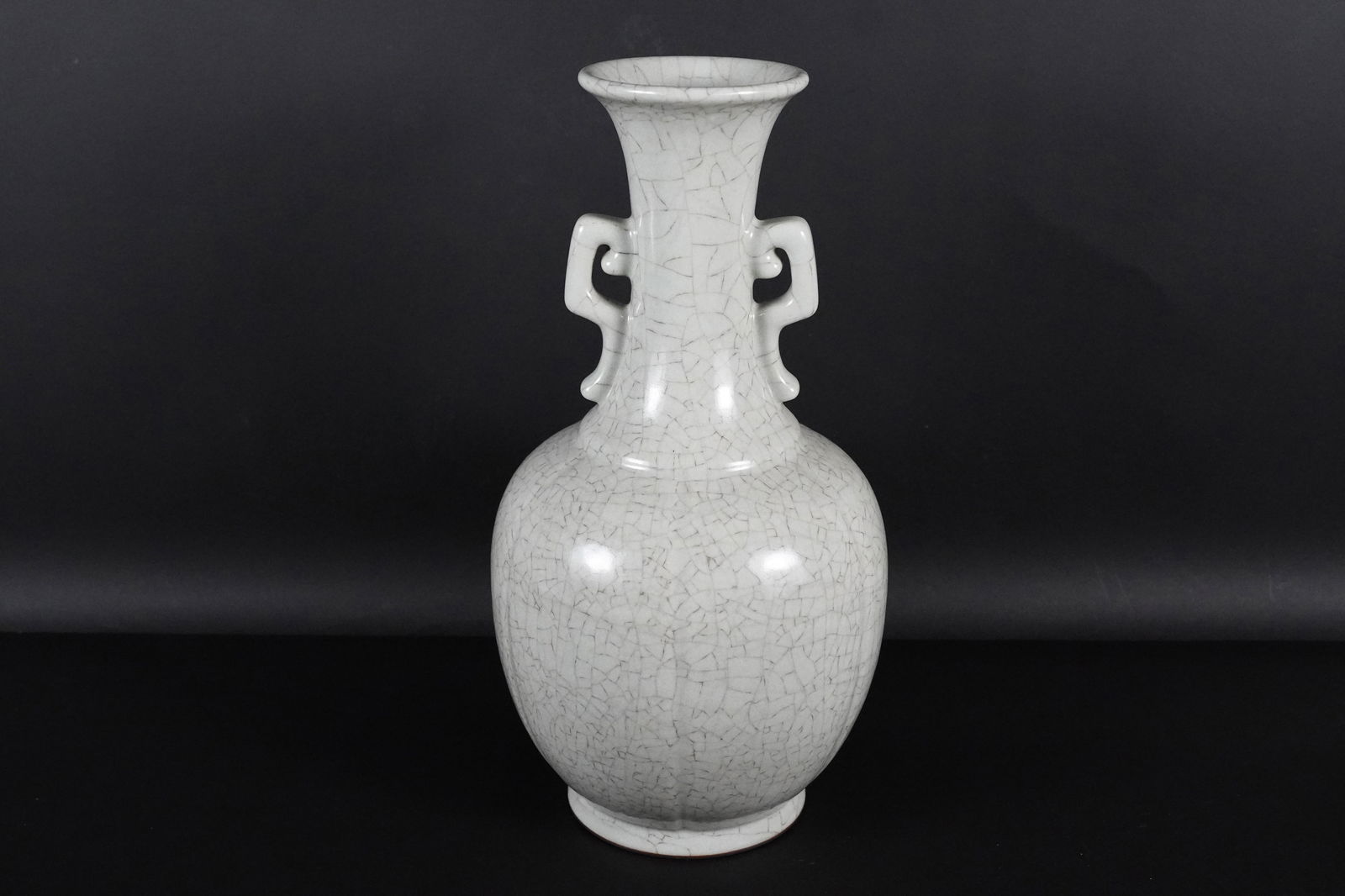 Chinese fine crackled vase (1 of 6)