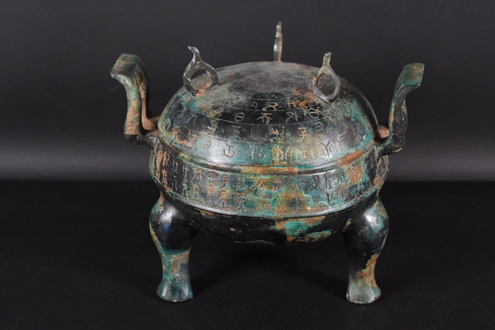 Chinese bronze lid vessel (1 of 7)