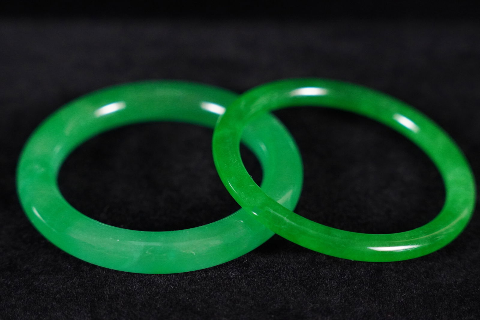 2 Chinese apple green bangle (1 of 5)