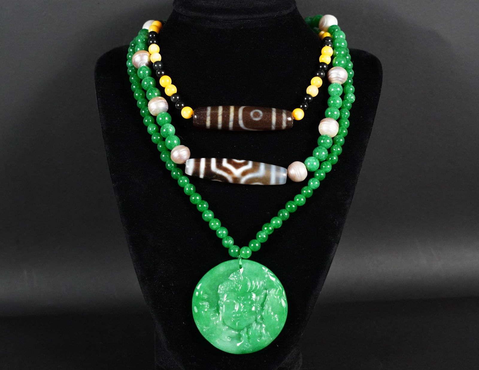 Lots Chinese fine items (1 of 7)