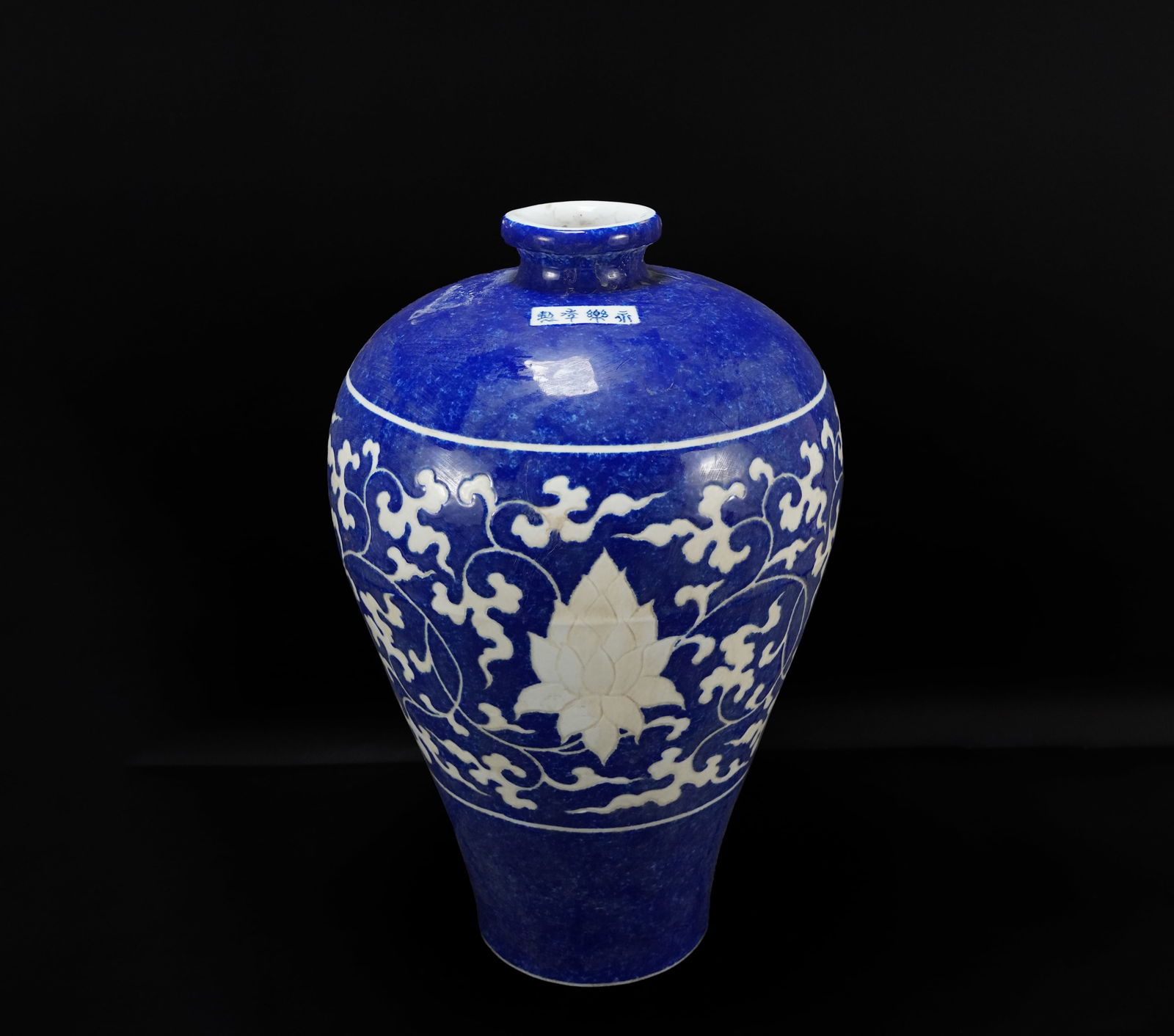 Chinese fine b/w vase (1 of 7)