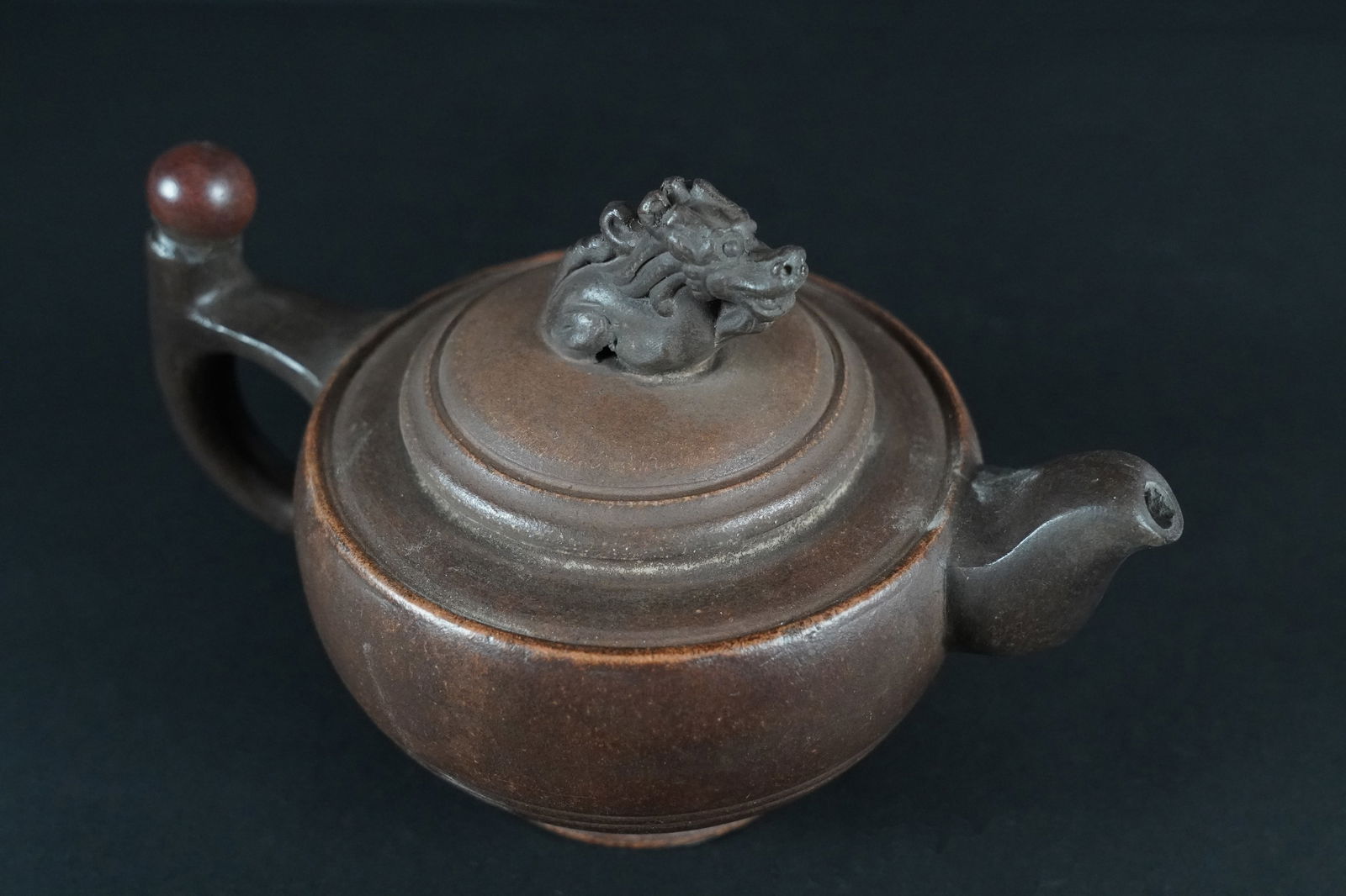 Chines dark clay teapot (1 of 6)