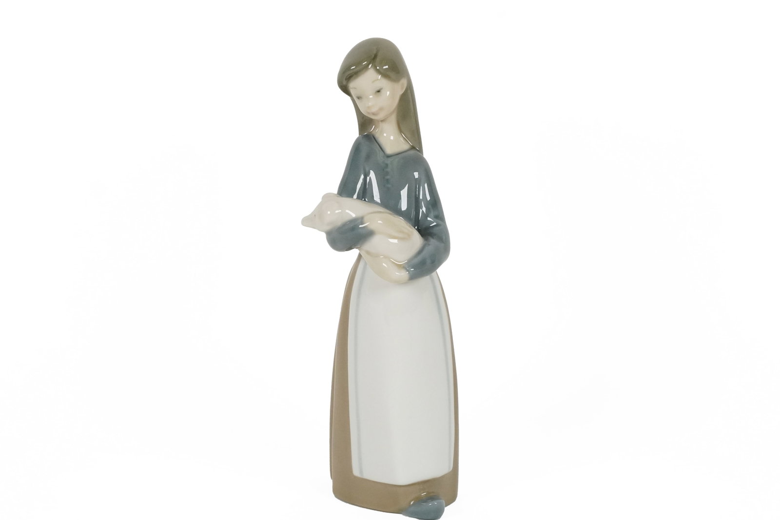 Lladro tall woman figurine: Lladro tall woman figurine. H: 7.25" x W: 2.8."