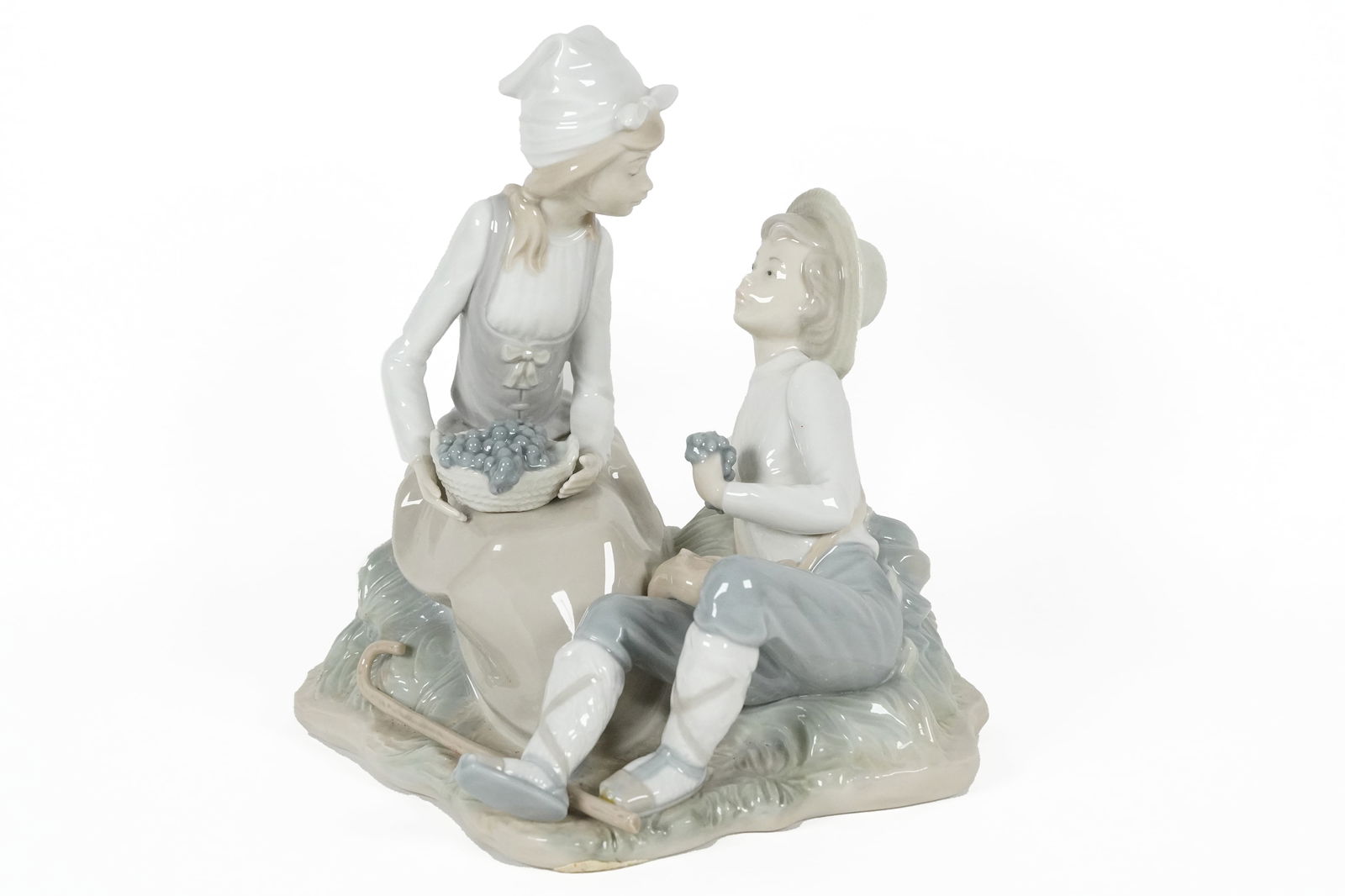 Lladro boy girl figurine (1 of 7)
