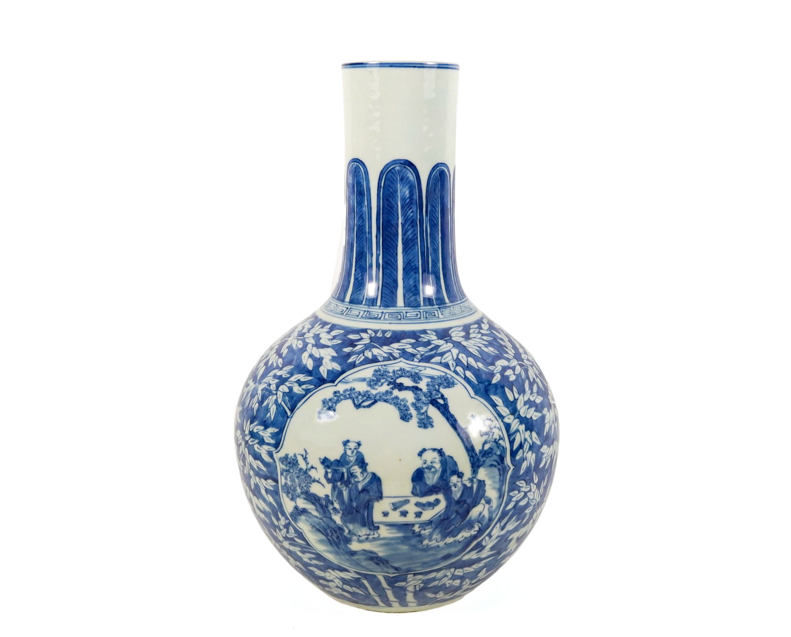 Chinese tall b/w vase (1 of 7)