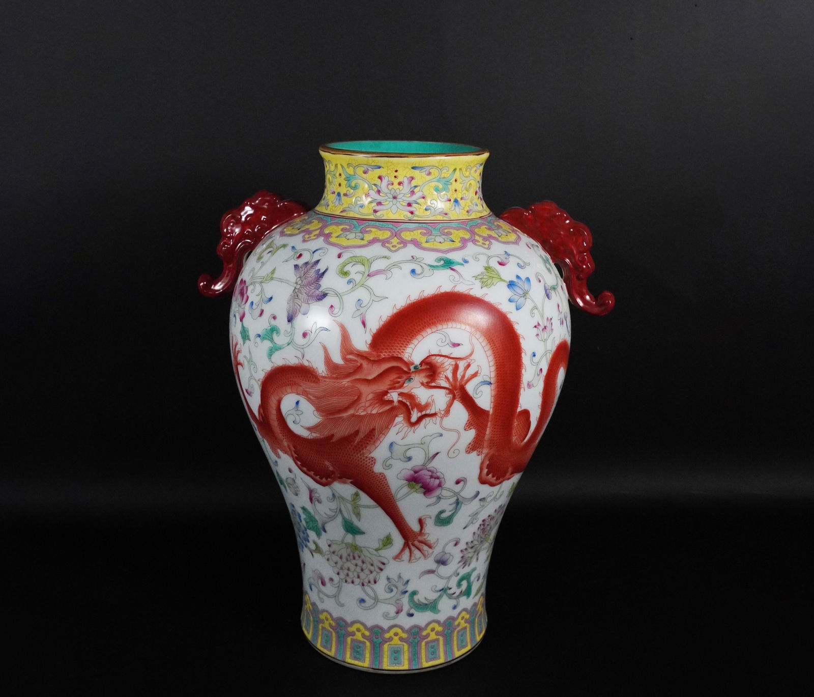 Chinese fine dragon vase (1 of 9)