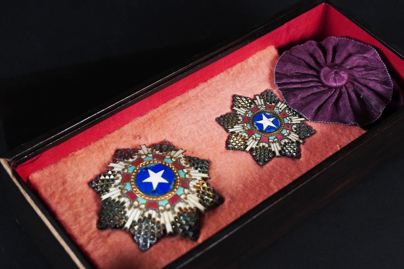 2 Chinese fine brass badges (1 of 8)