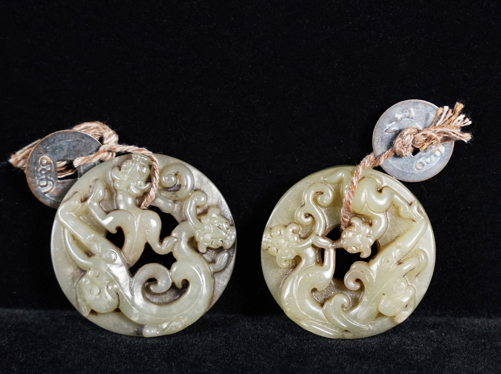 2 Chinese jade figure (1 of 6)