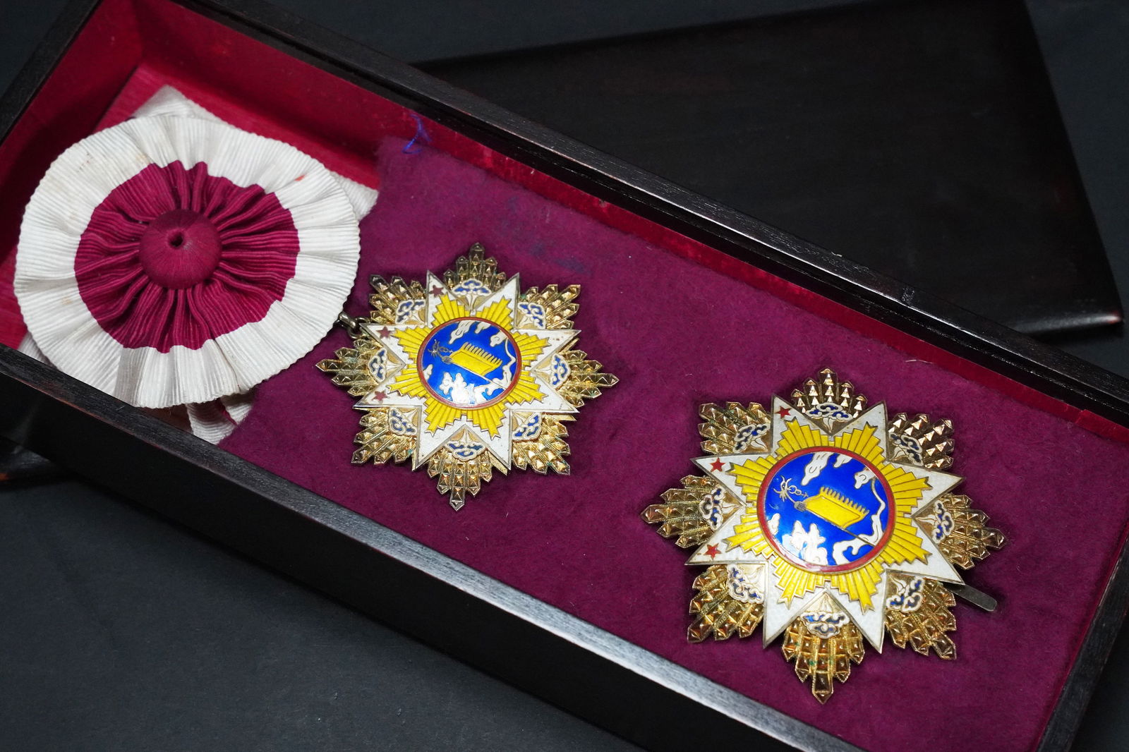 2 Chinese fine brass badges (1 of 9)