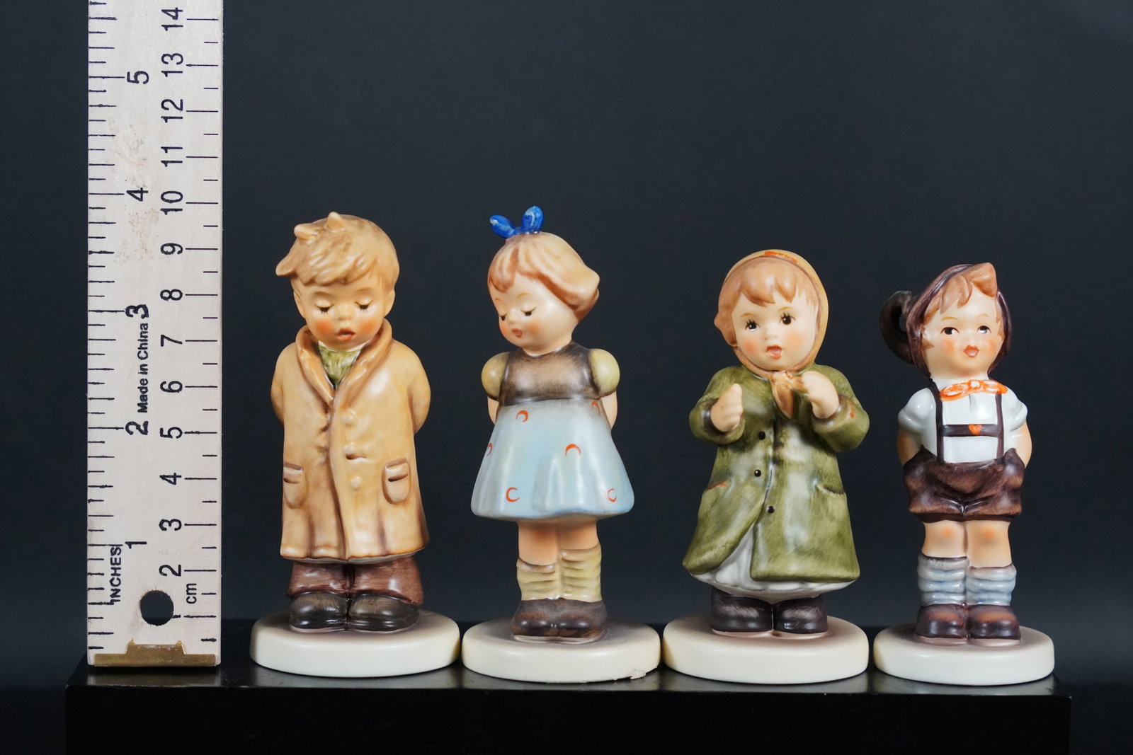 4 Hummel figurine: 4 vintge Hummel figurine.