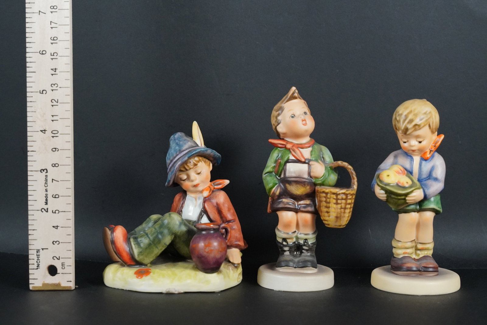 3 Hummel figurine: 3 vintage Hummel figurine.