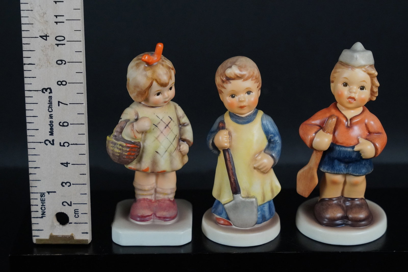 3 Hummel figurine: 3 vintage Hummel figurine.