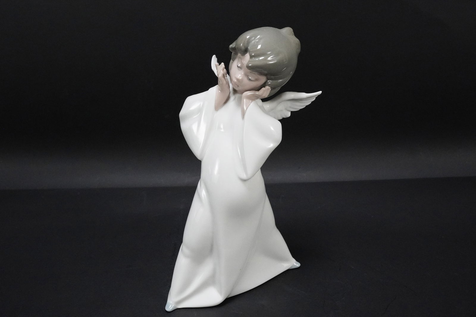 Lladro angel figurine (1 of 7)