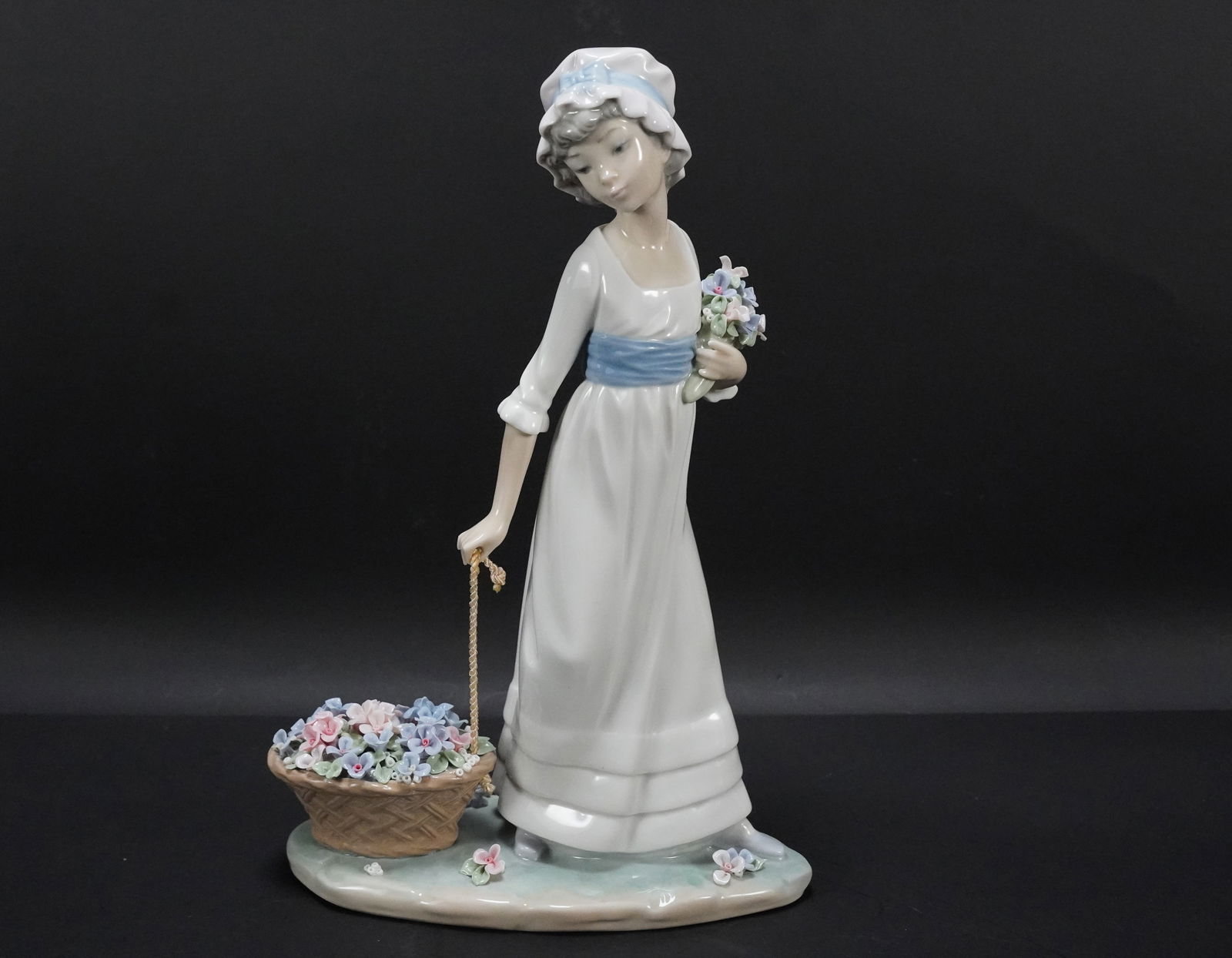 Lladro girl with flower (1 of 7)