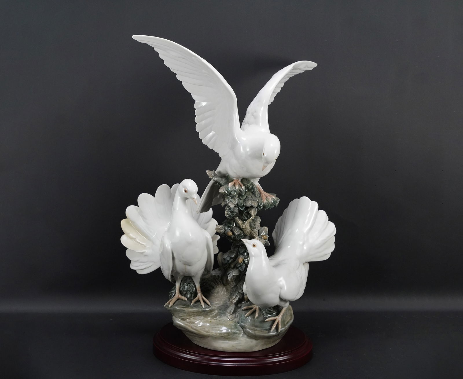 Lladro dove fine figurine (1 of 7)