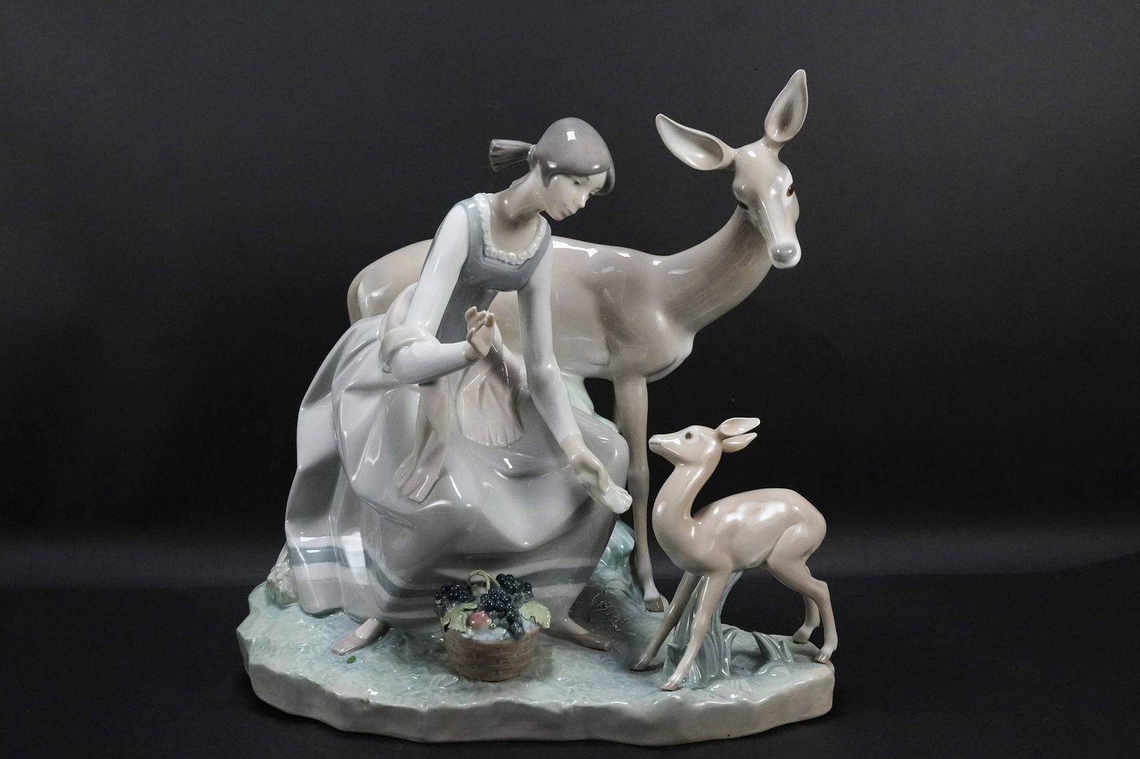 Lladro large deer figurine (1 of 7)