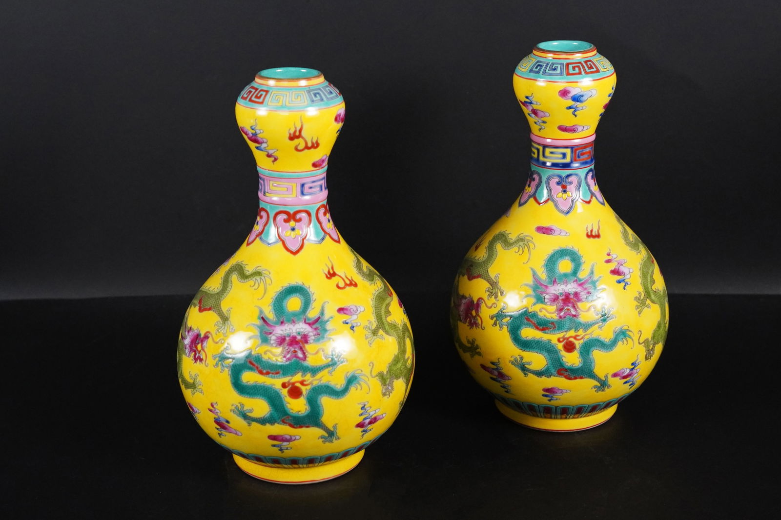 2 Chinese yellow dragon vase (1 of 7)