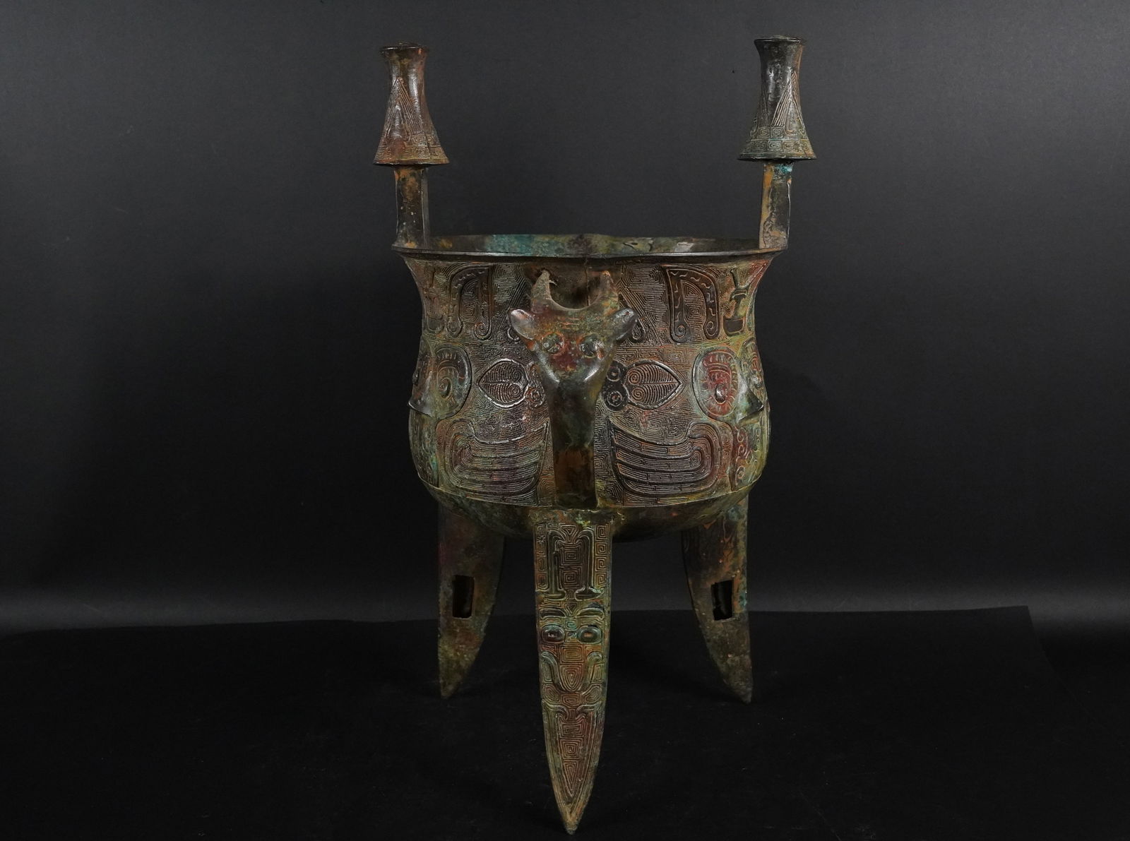 Chinese tall bronze vessel (1 of 7)