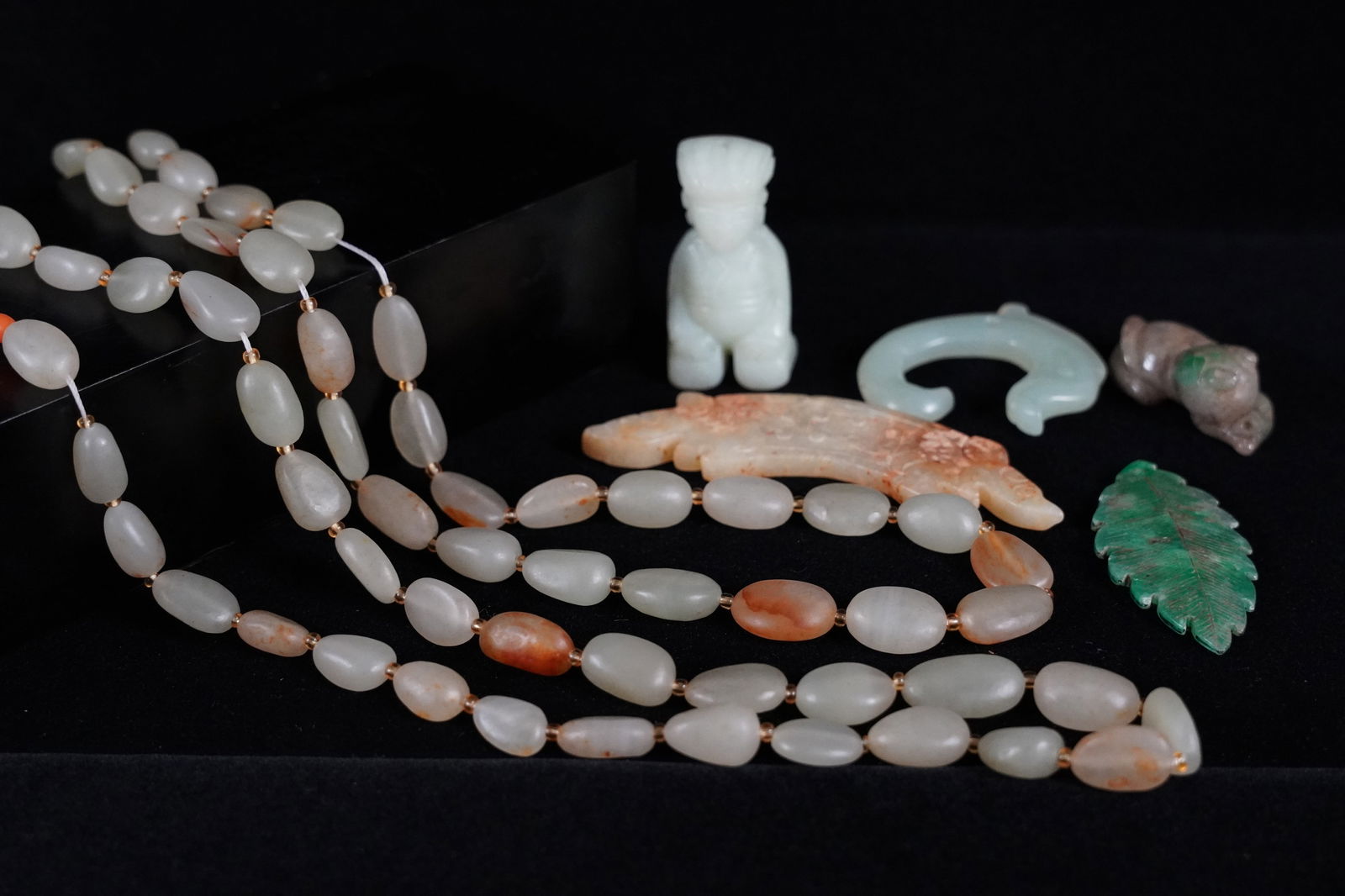 Lots Chinese jade items (1 of 7)