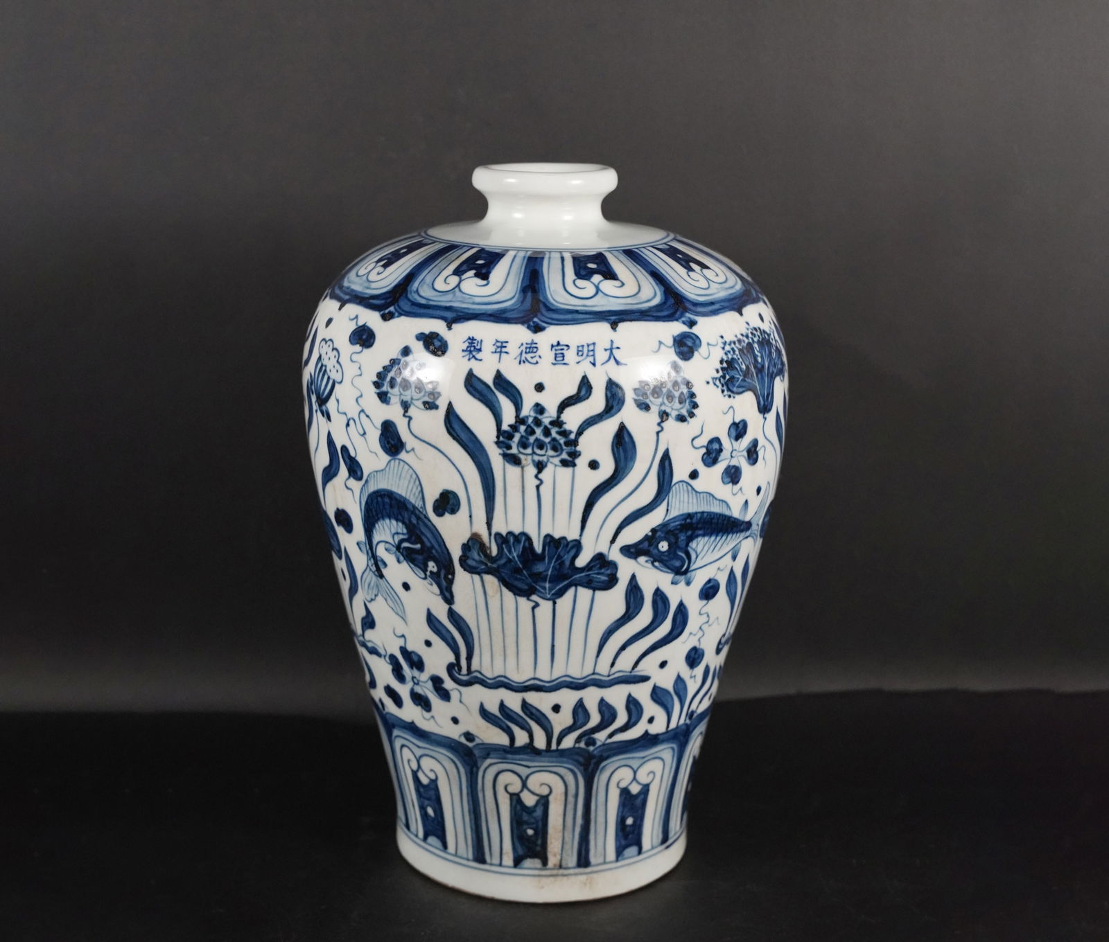 Chinese fine b/w heavy vase (1 of 7)