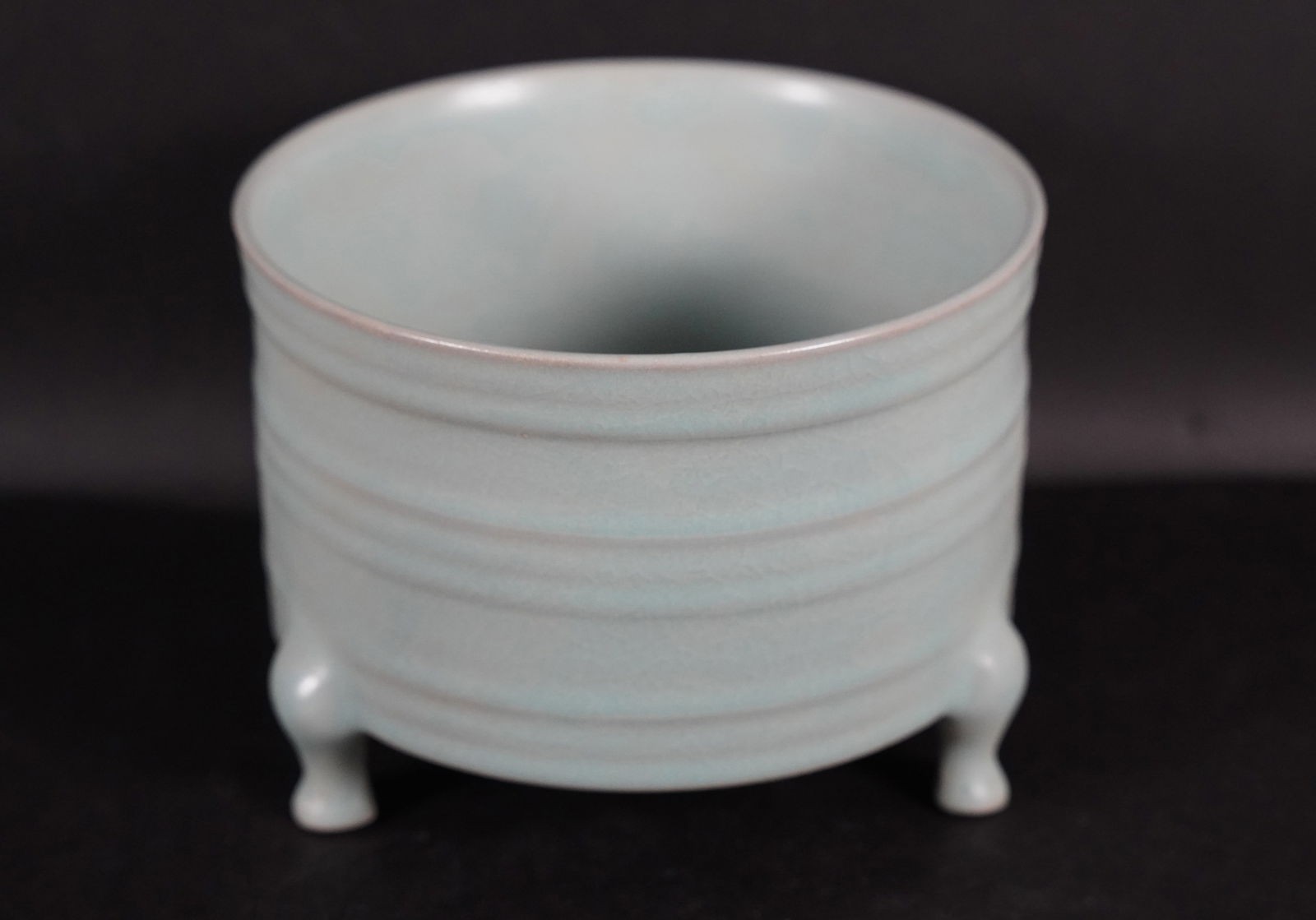 Chinese celadon fine censer: Chinese celadon fine crackled censer. H: 4.5" x W: 6."