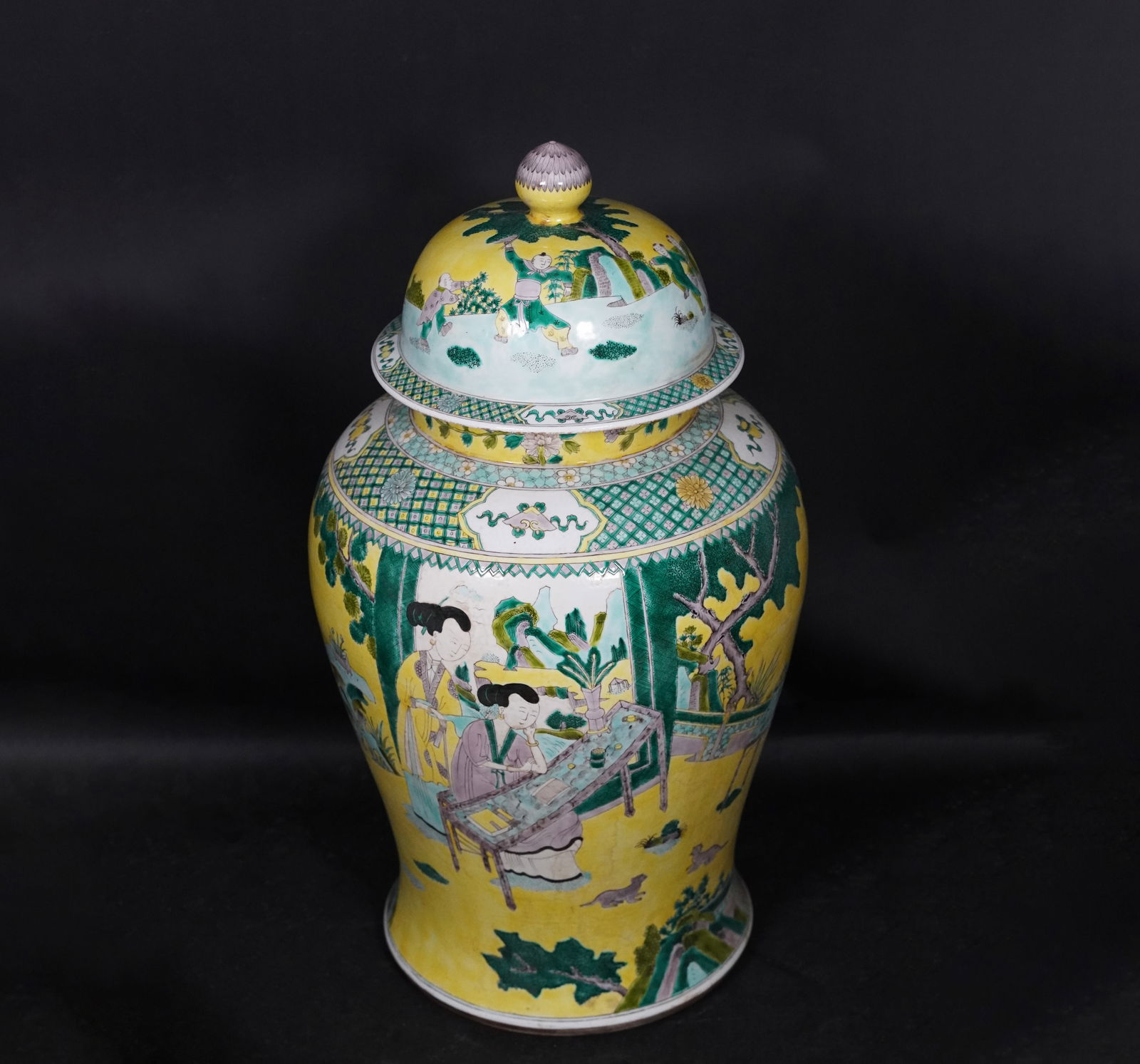 Chinese massive lidded jar (1 of 7)
