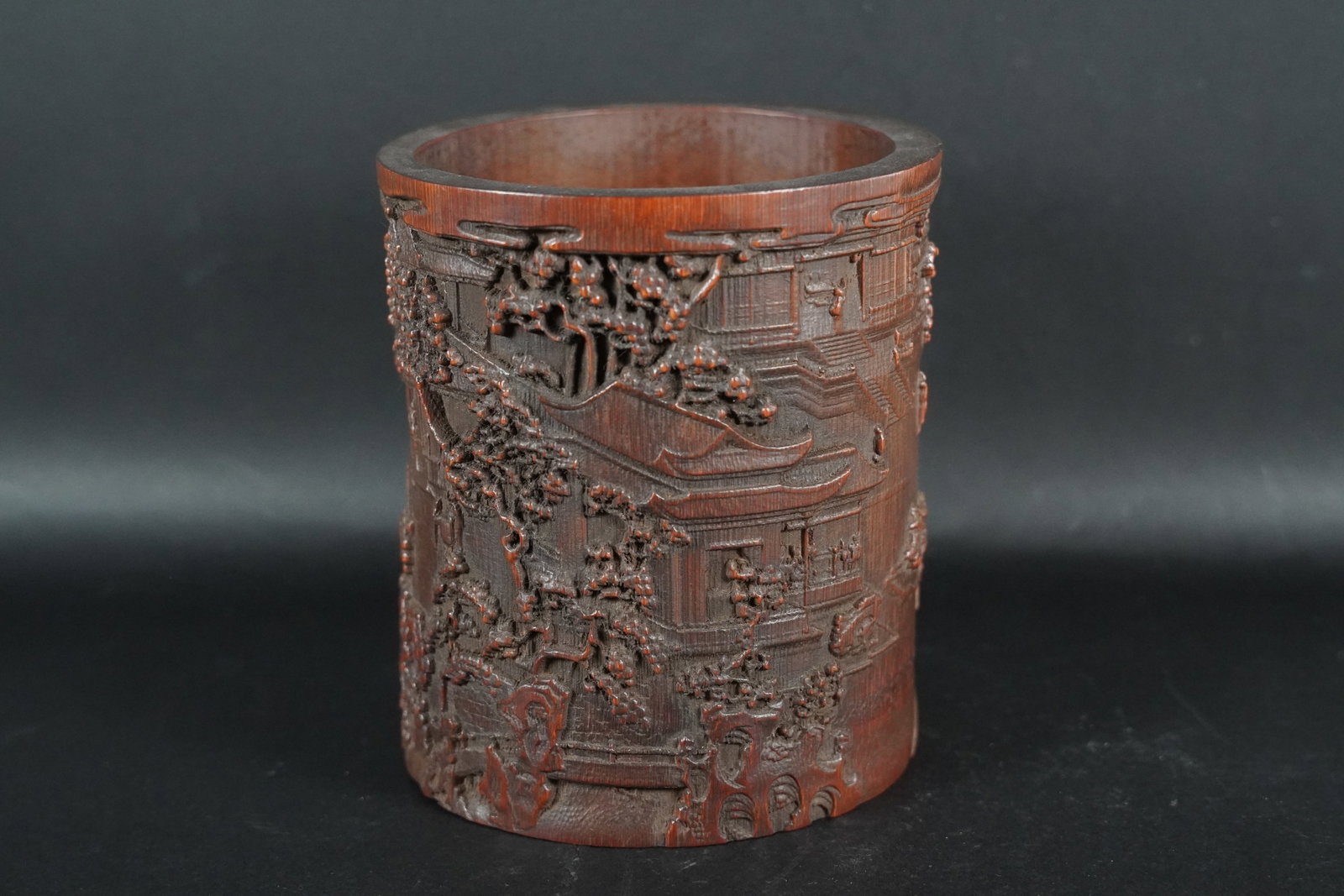 Chinese fine brush pot: Chinese fine brush pot. H: 5.9" x W: 5.25."