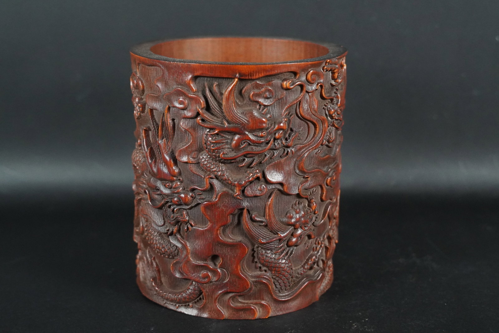 Chinese fine brush pot: Chinese fine brush pot. H: 6" x W: 5.4."