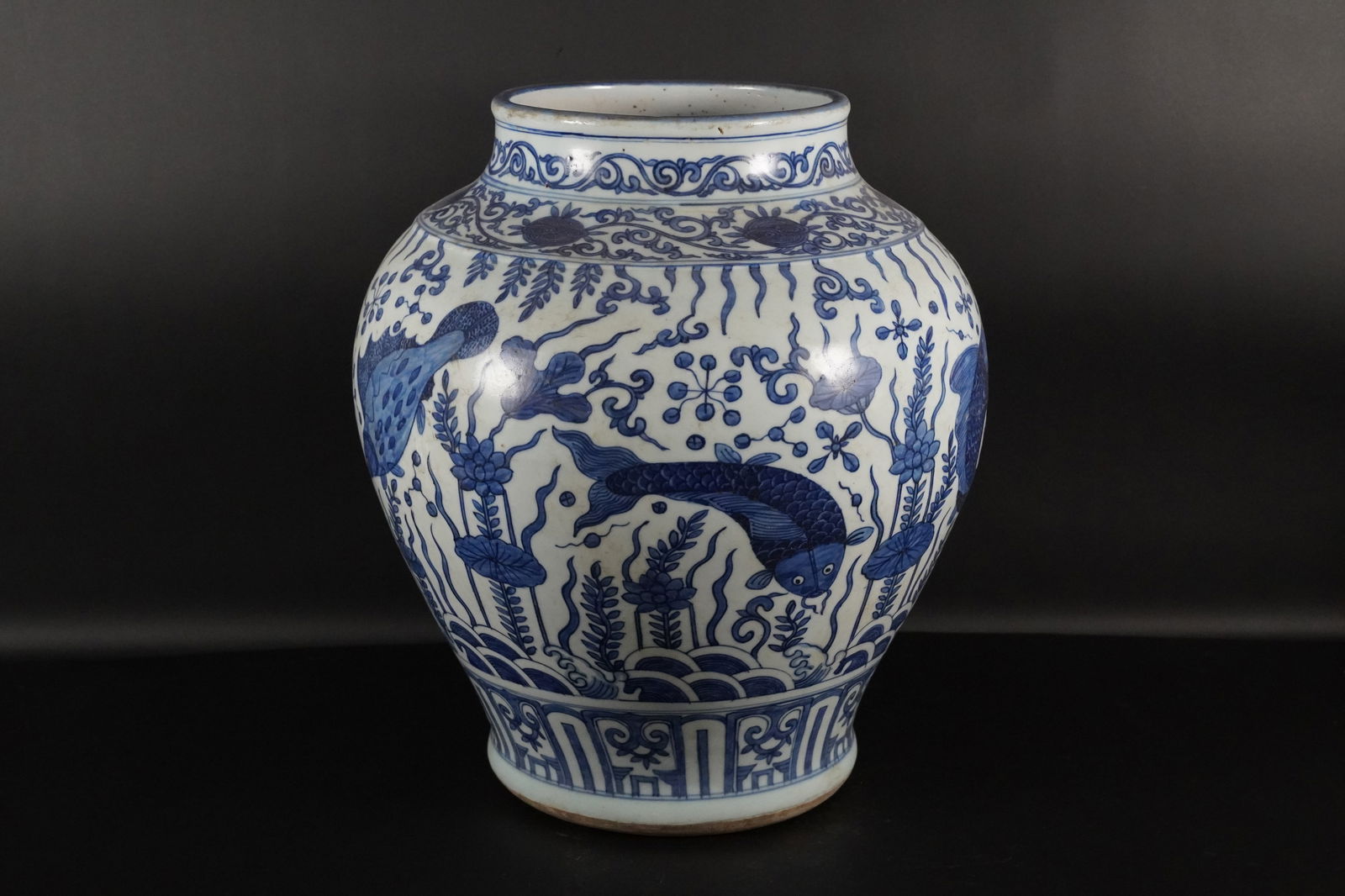 Chinese large b/w fine jar (1 of 7)
