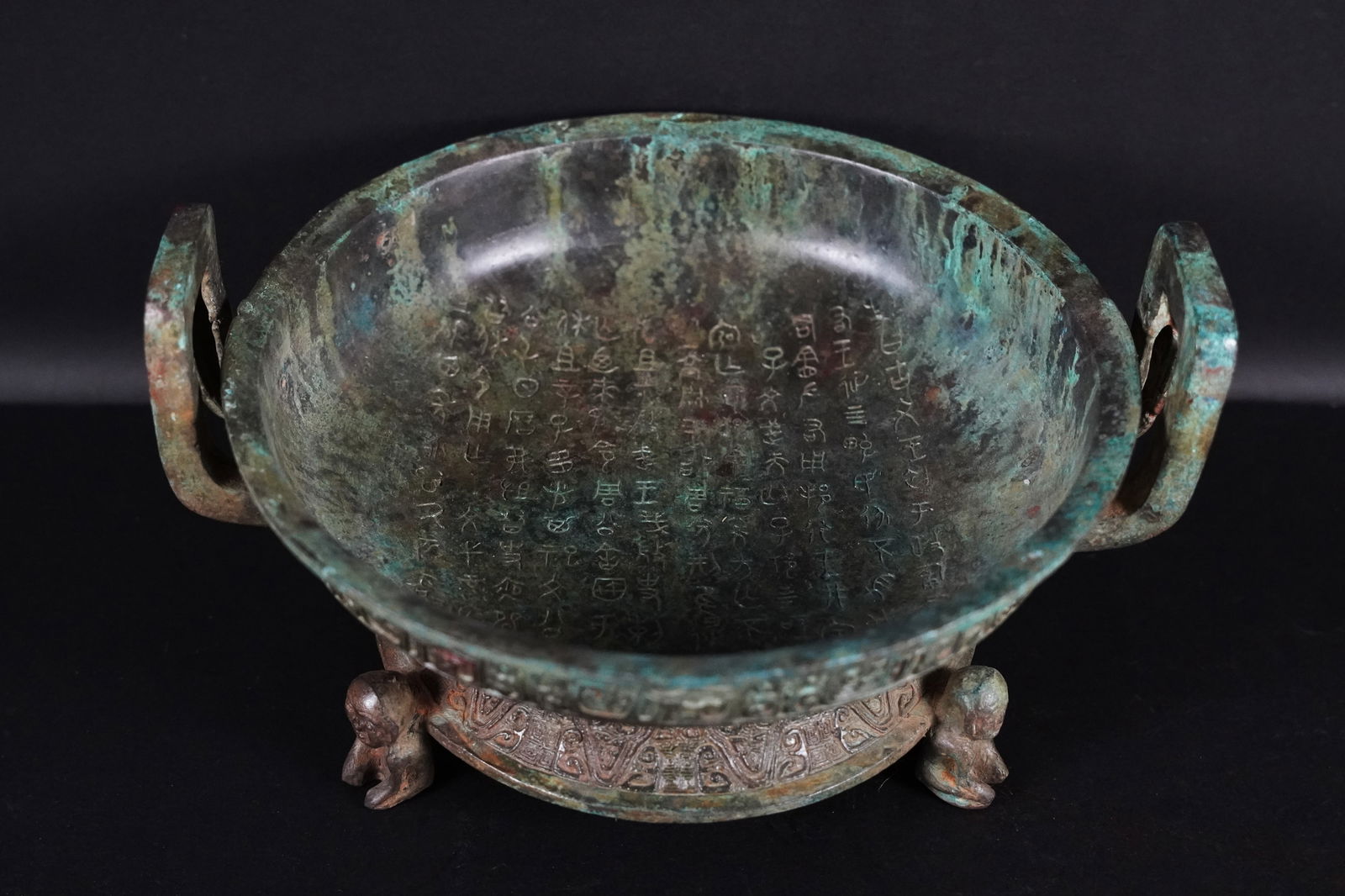 Chinese fine bronze vessel (1 of 7)