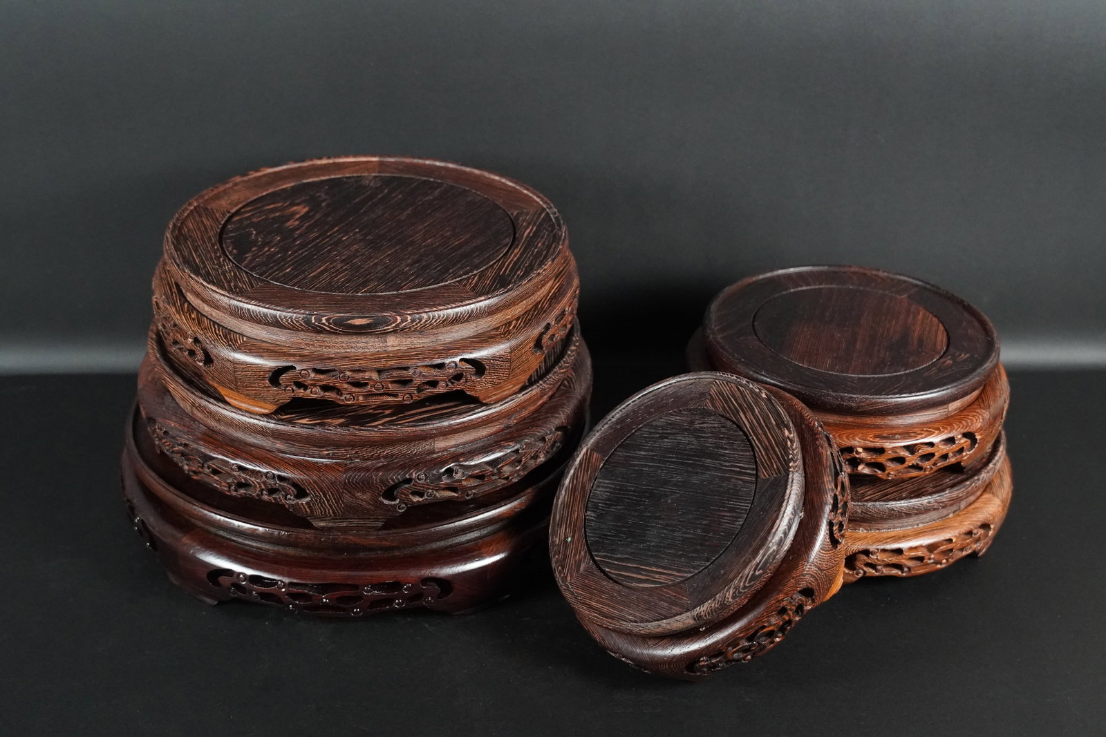 Lots Chinese wooden stands: Lots Chinese fine wooden stands.