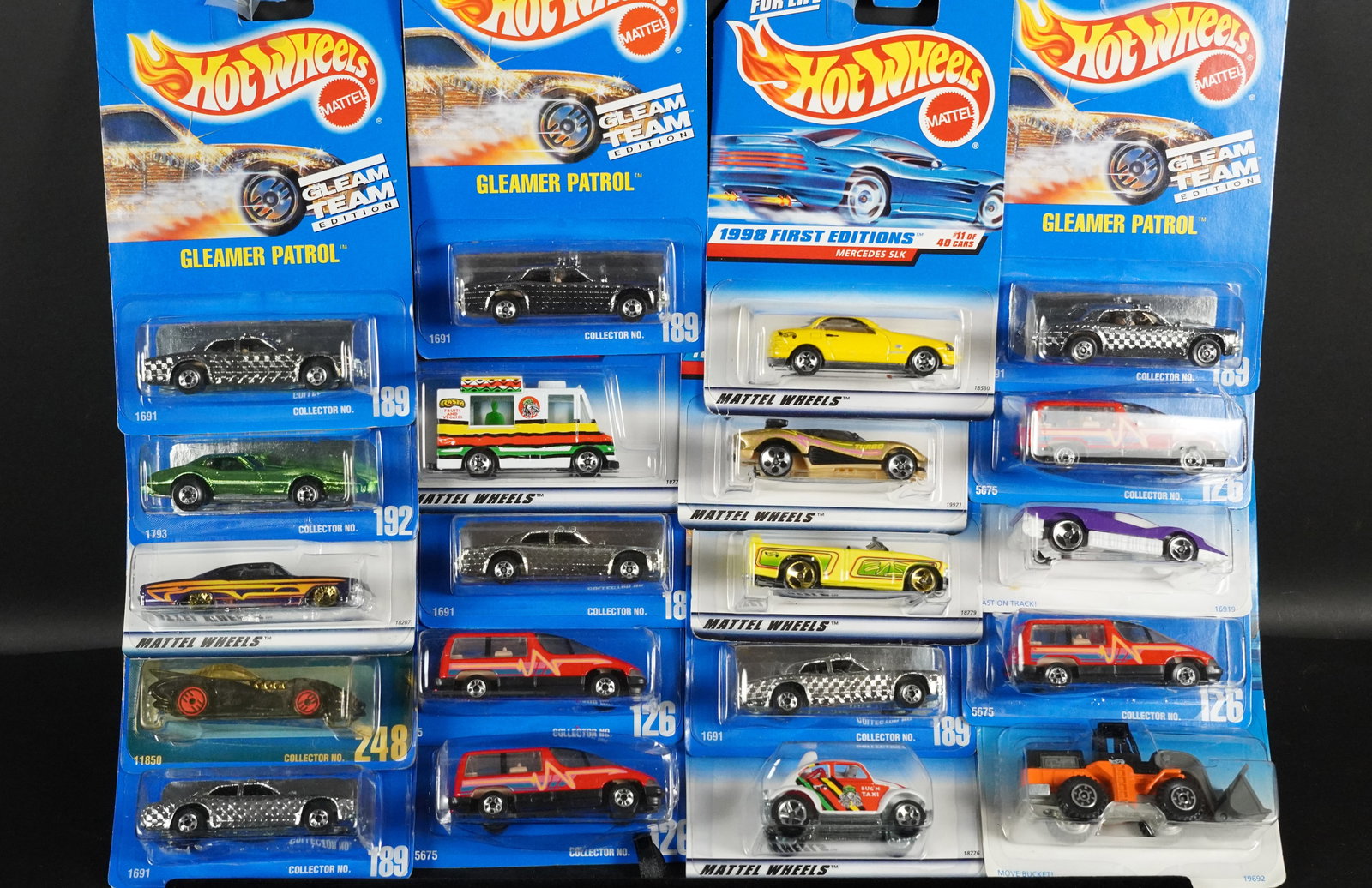 Lots Hot Wheels figure (1 of 6)