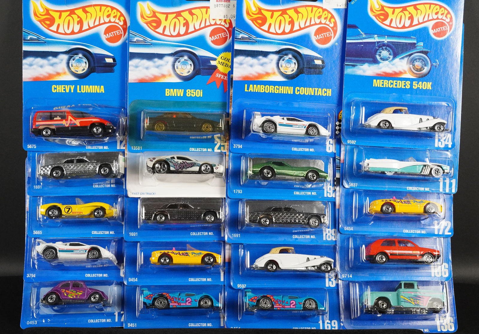 Lots Hot Wheels figure (1 of 6)