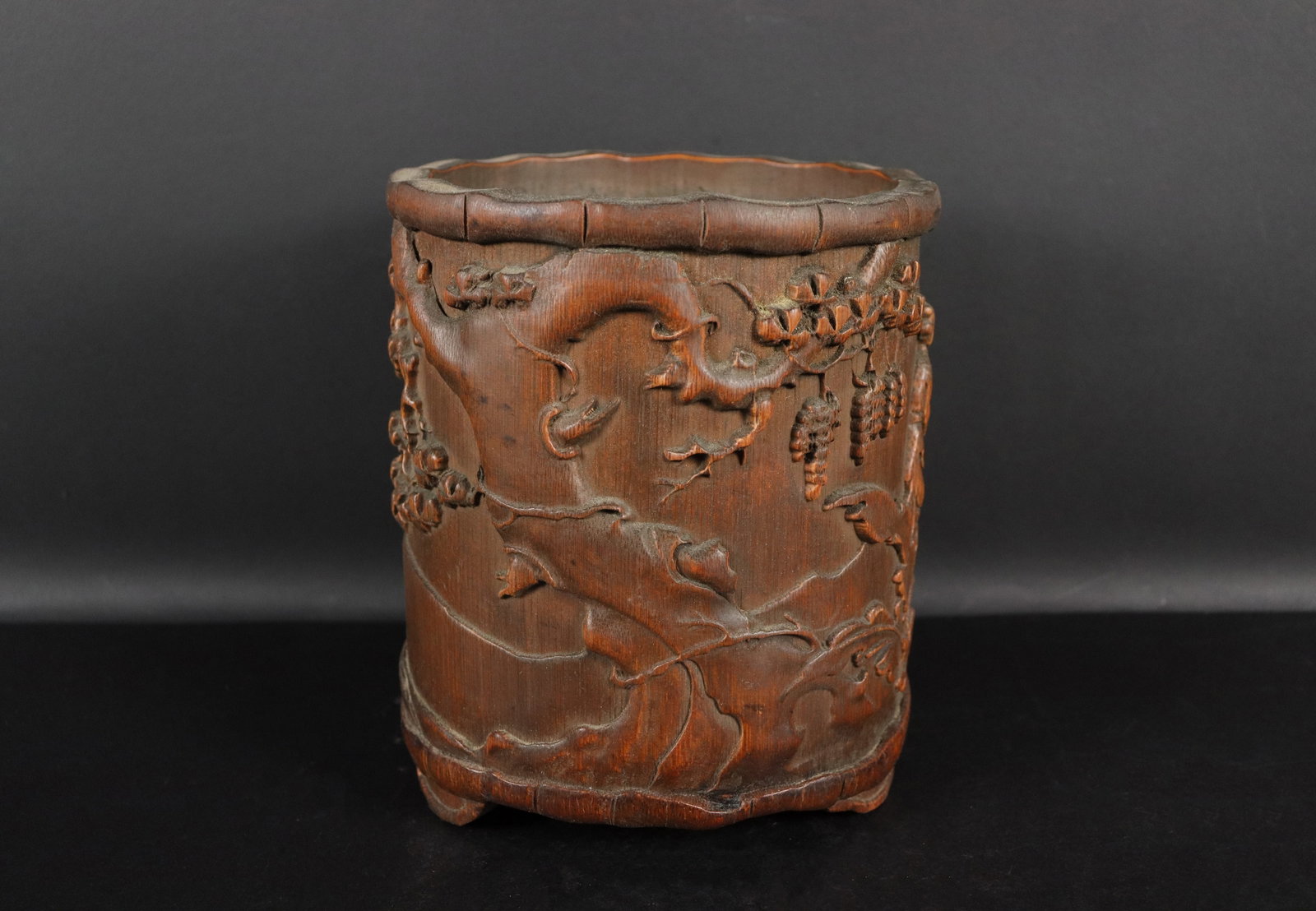 Chinese fine brush pot: Chinese fine brush pot. H: 5.5" x W: 6.5."