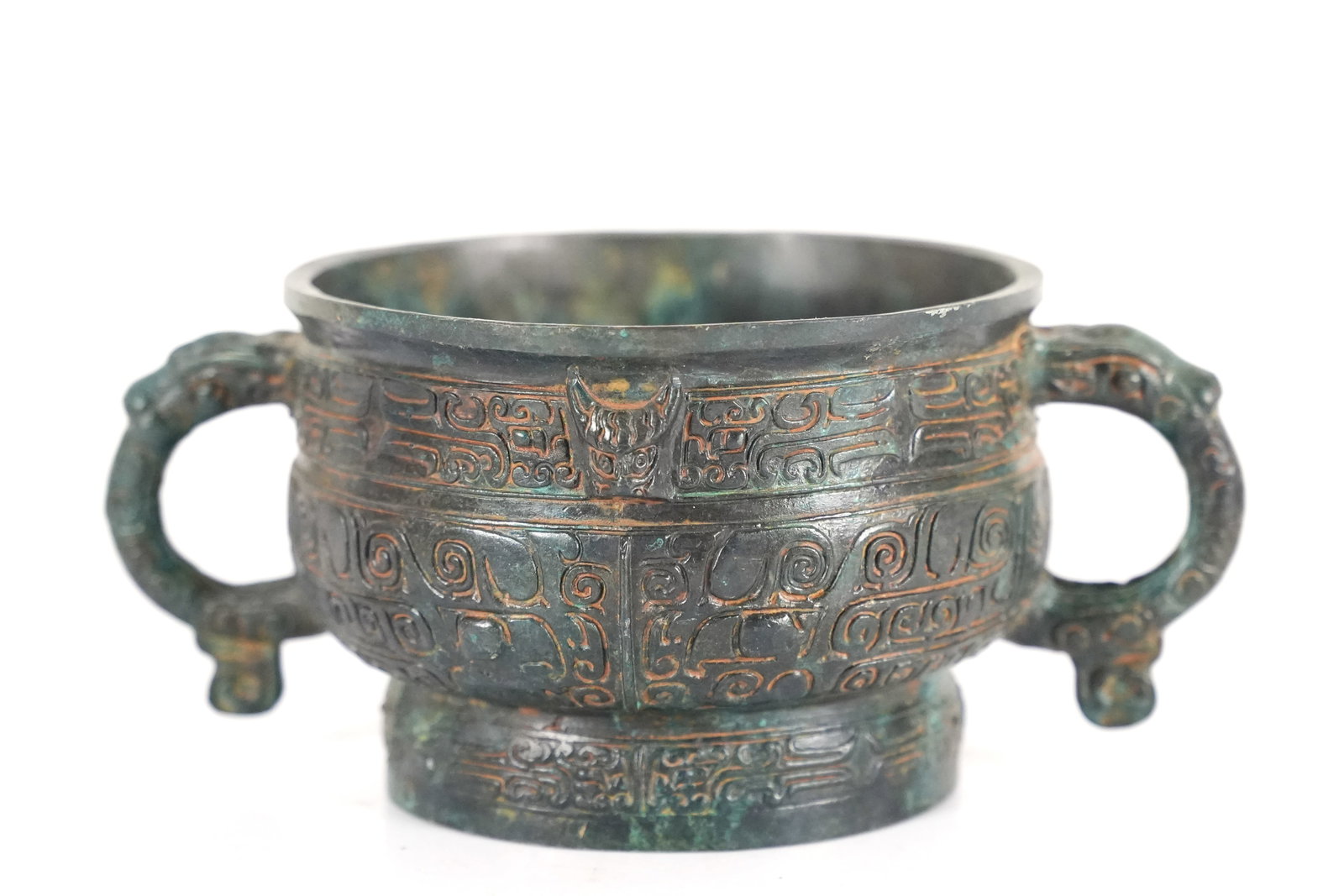 Chinese fine bronze vessel (1 of 7)