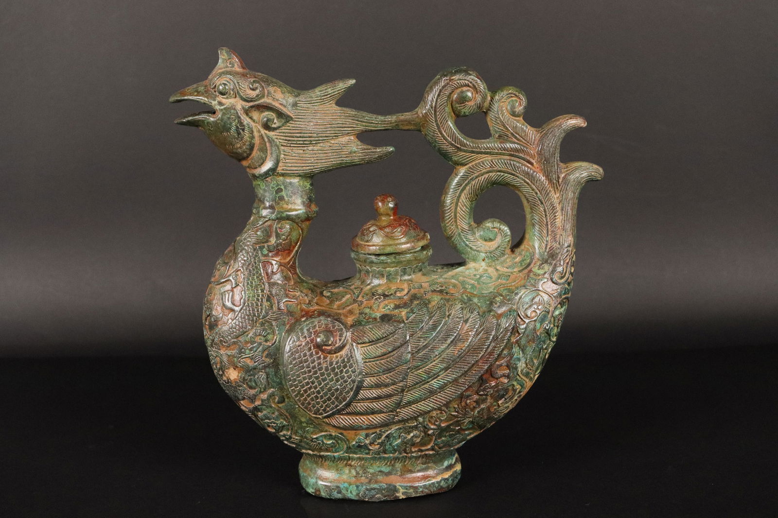 Chinese fine bronze vessel (1 of 7)
