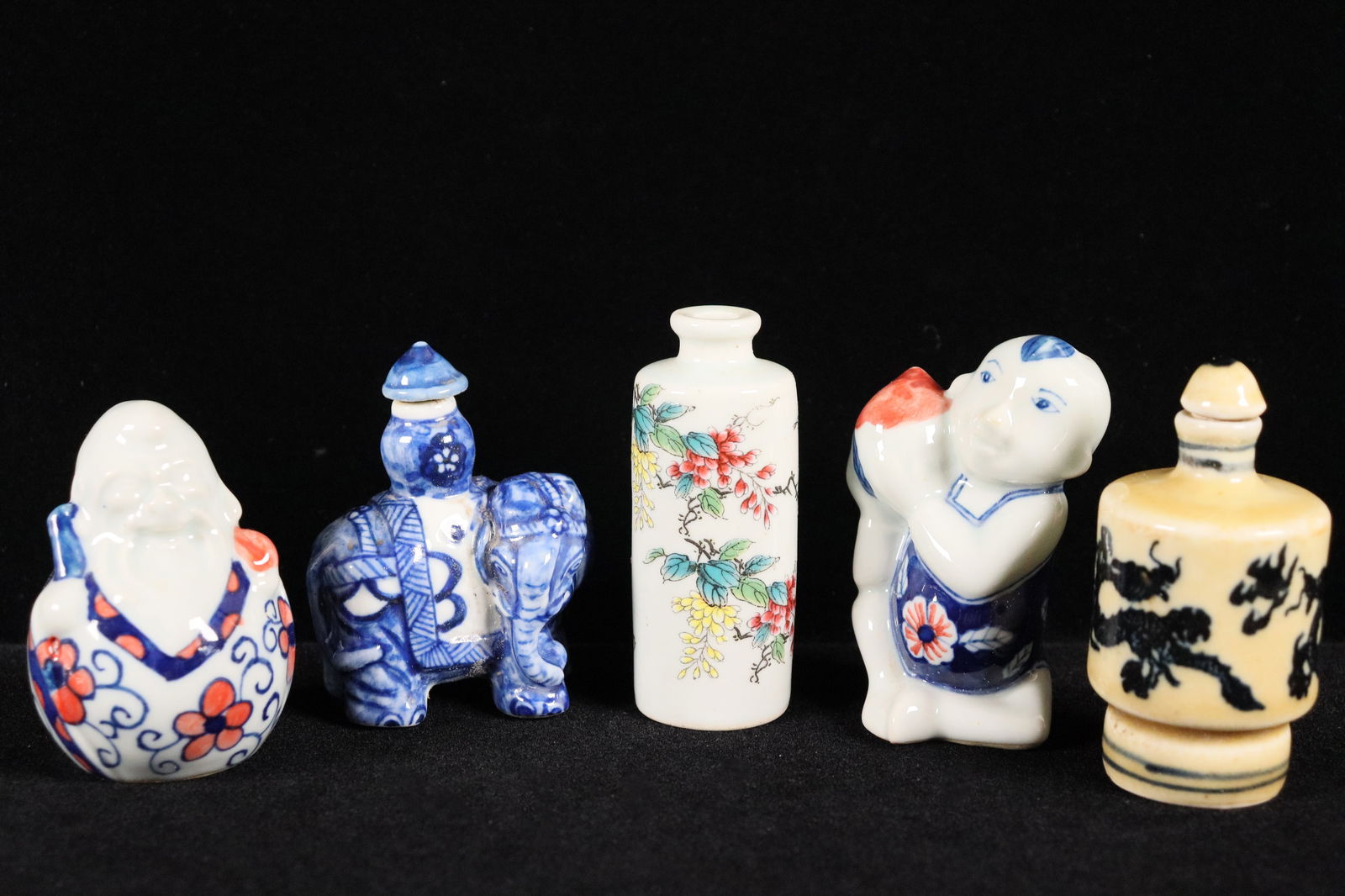 Lots Chinese snuff bottles (1 of 6)