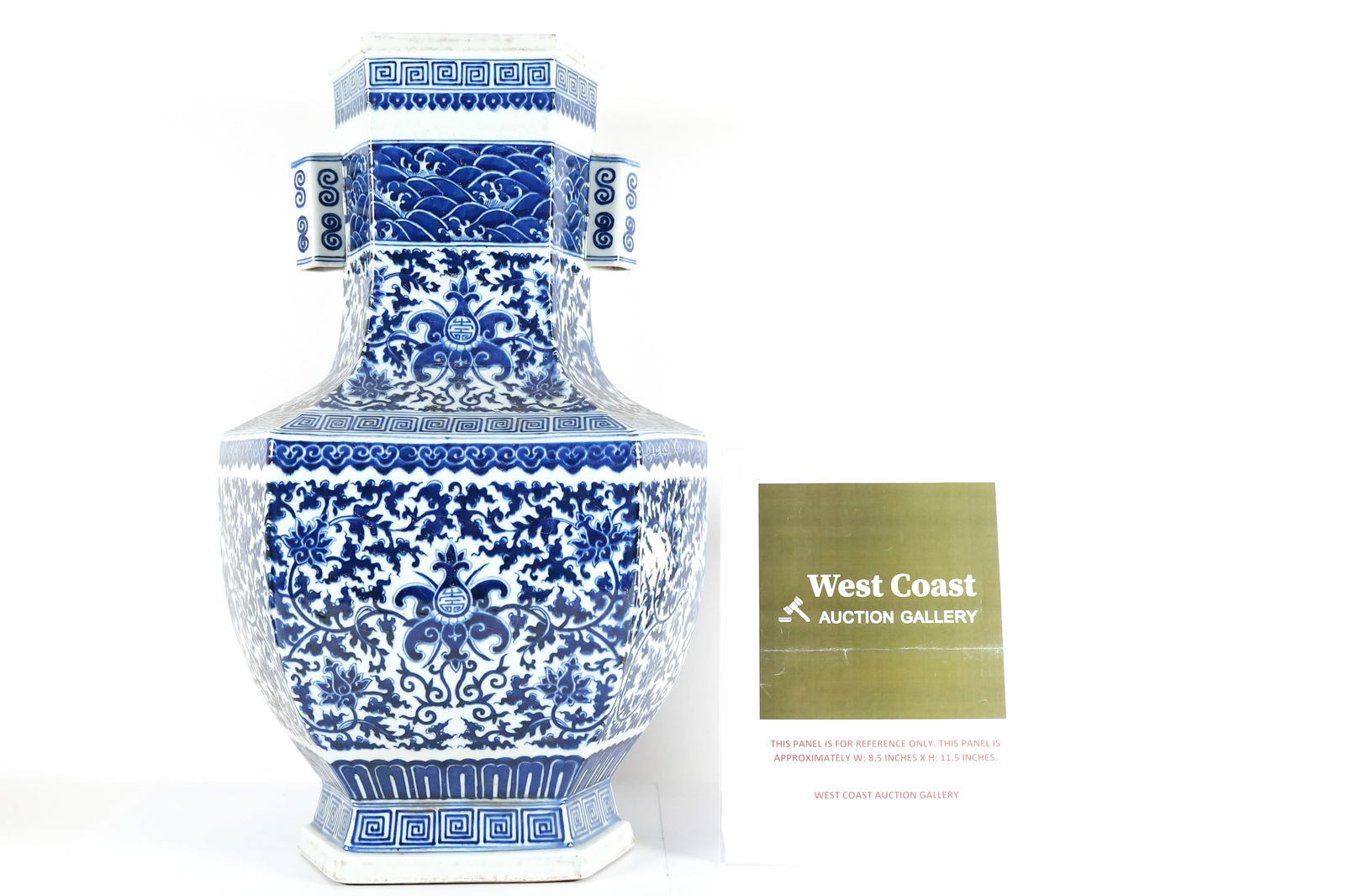 Chinese massive b/w vase (1 of 5)