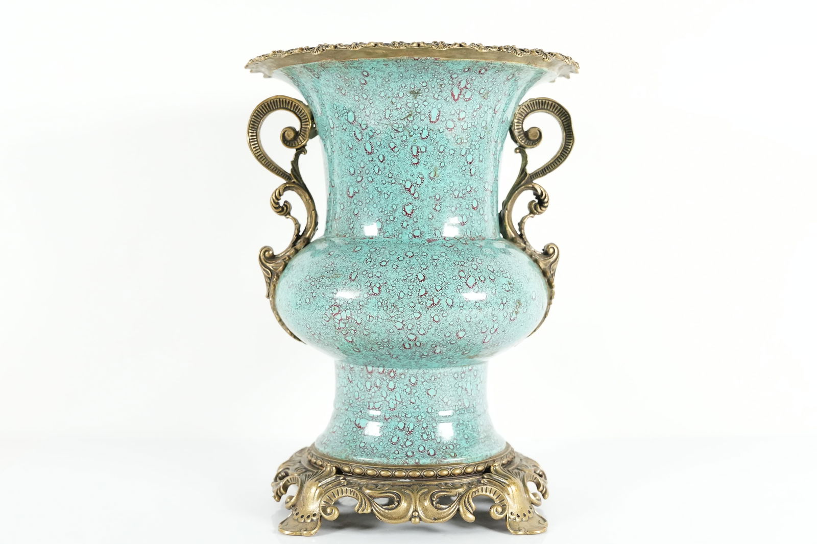 Chinese fine vase bronze setting (1 of 6)