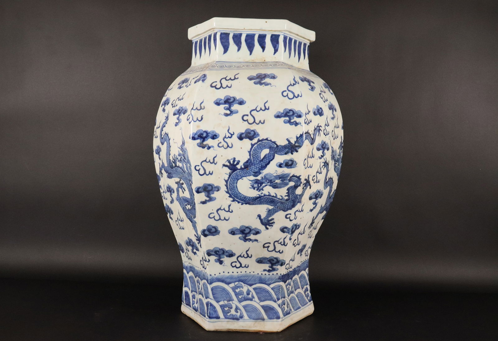 Chinese massive dragon vase (1 of 6)
