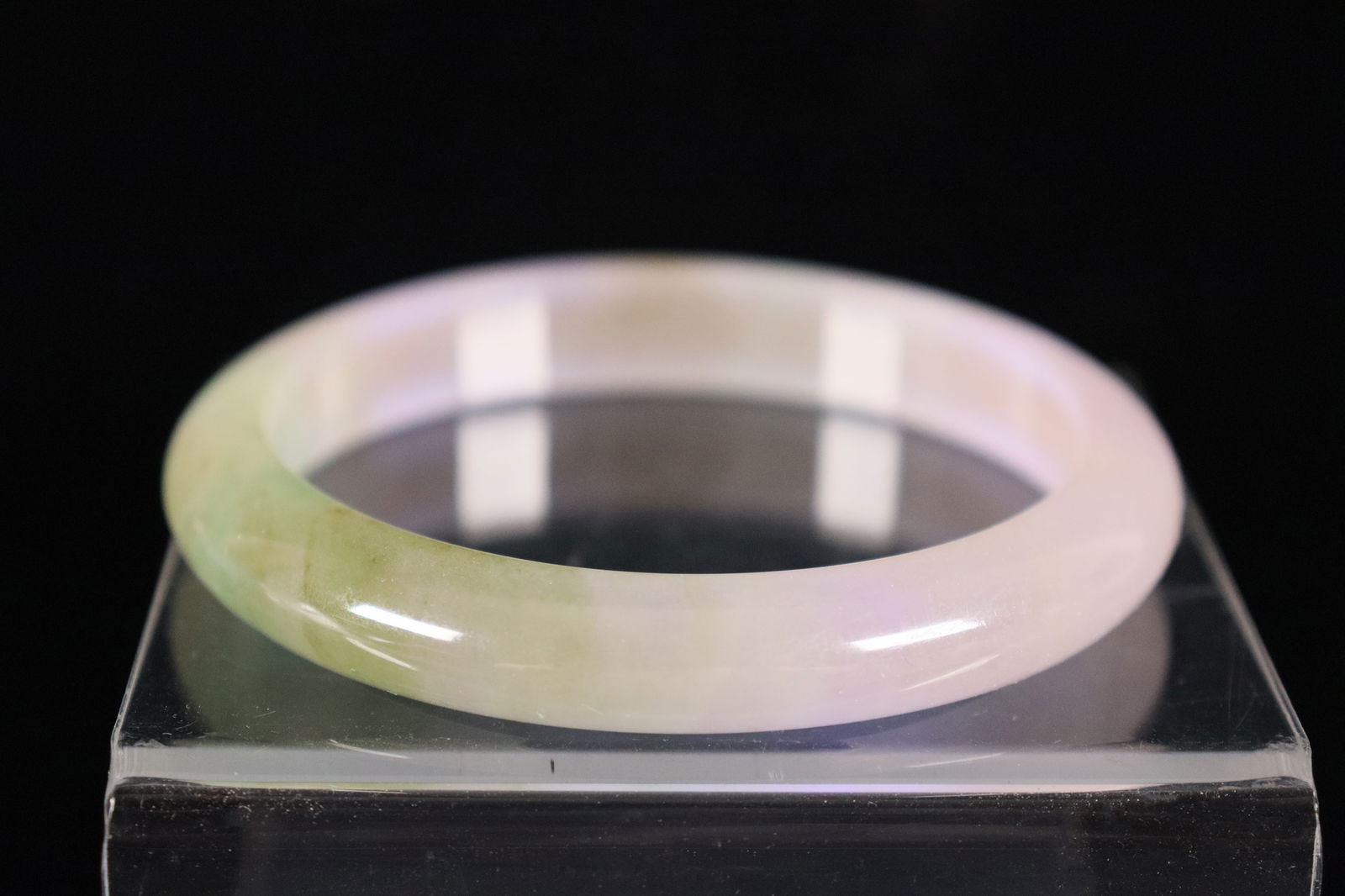 Chinese jadeite bangle: Chinese jadeite bangle.