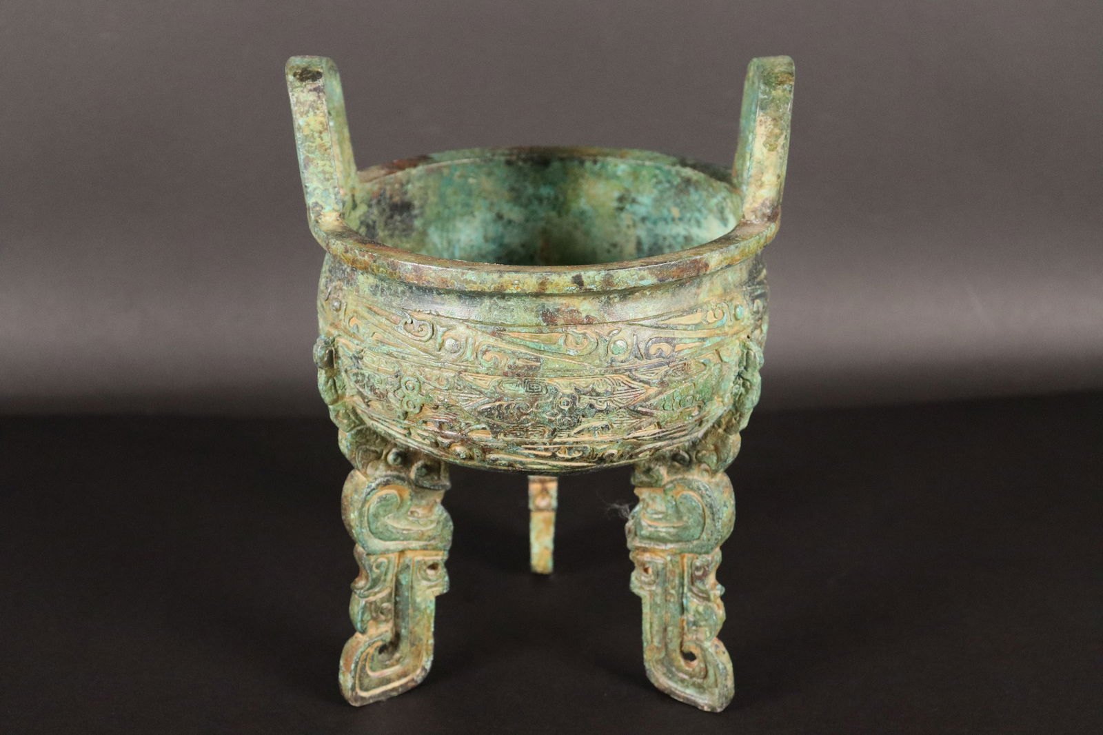 Chinese bronze fine censer (1 of 8)