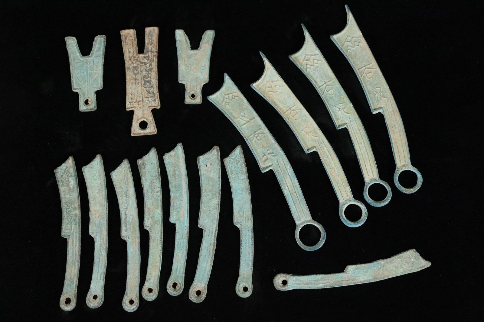 Lots Chinese bronze items (1 of 6)