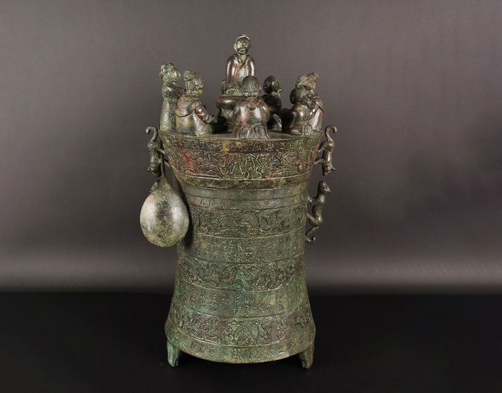 Chinese important bronze vessel (1 of 11)