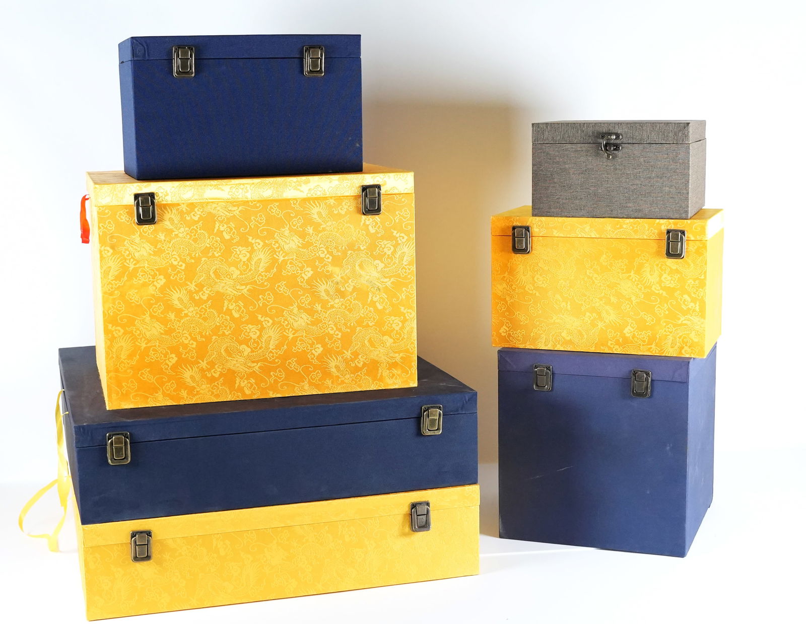 Lots fine silk box (1 of 6)